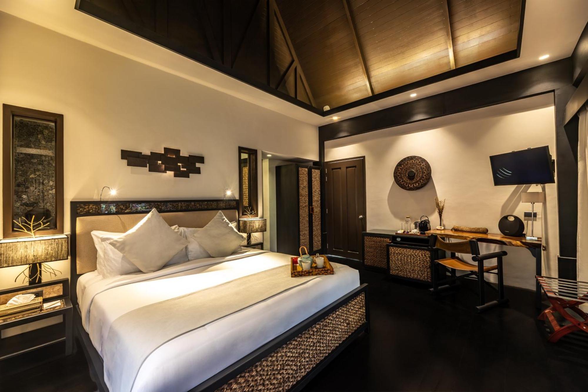Lagoon Villa with Free Roundtrip Lio Airport Transfers