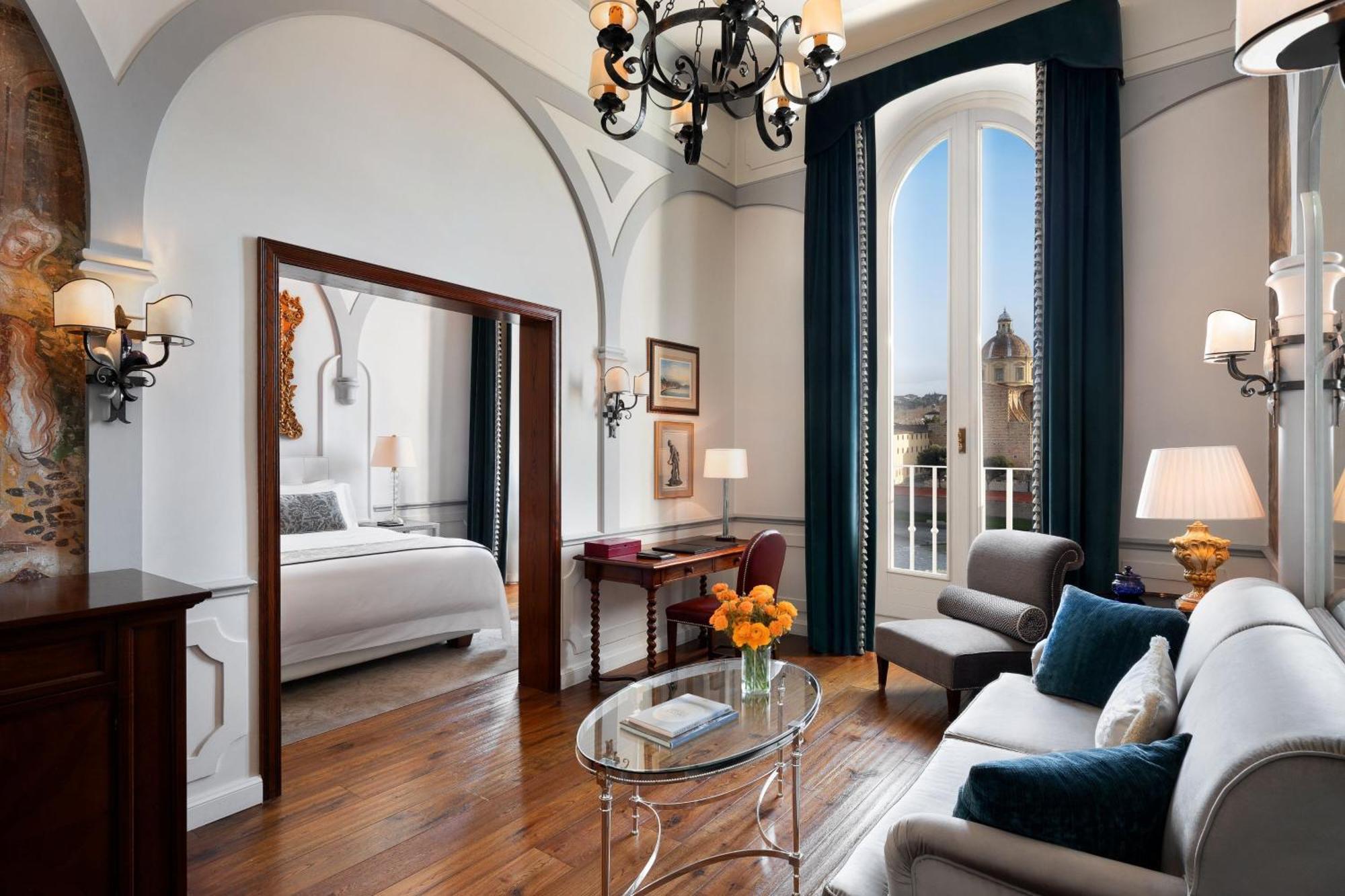 Junior Suite Arno 1 Bedroom Junior Suite Arno River view