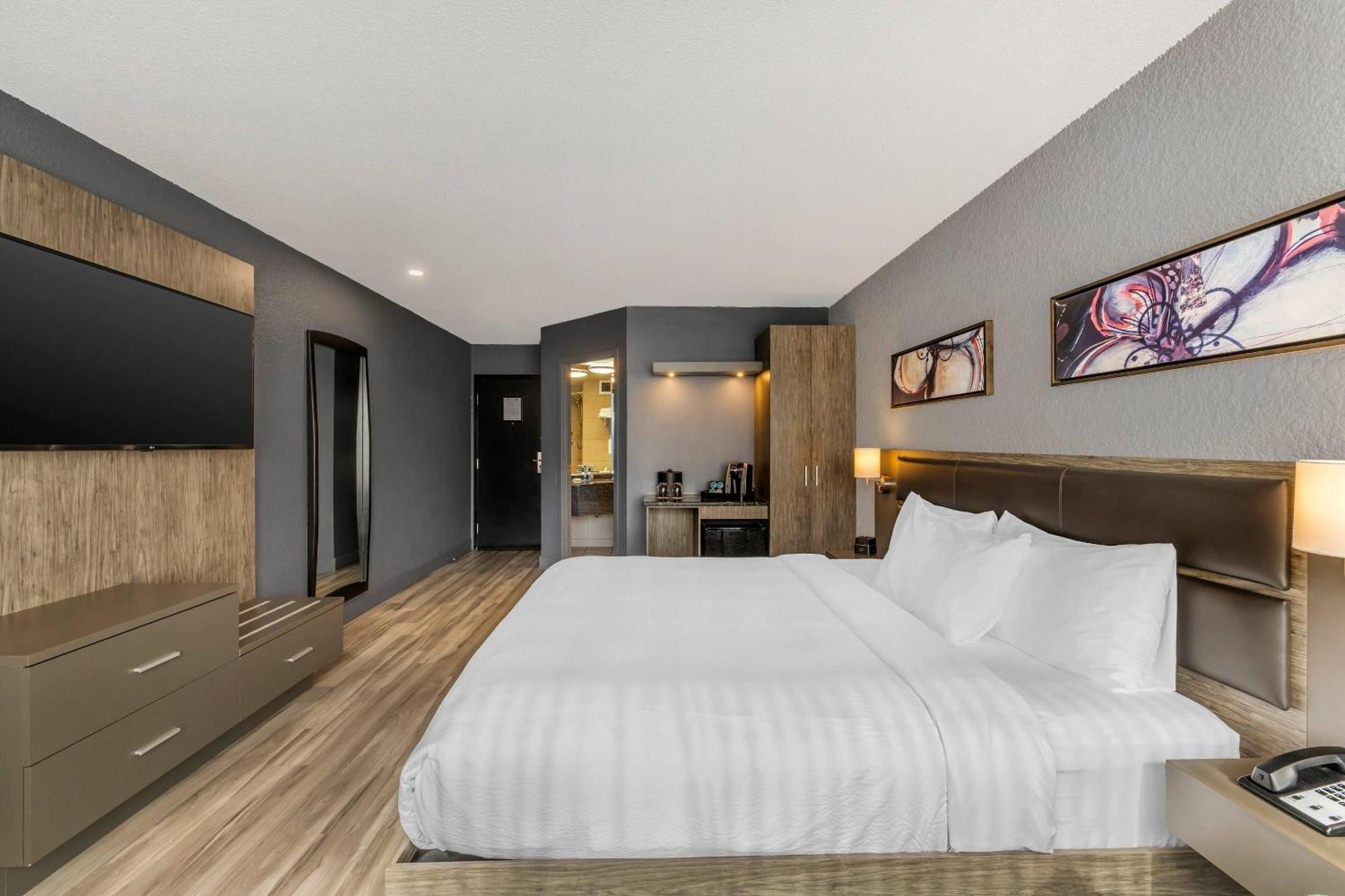 Deluxe King Room