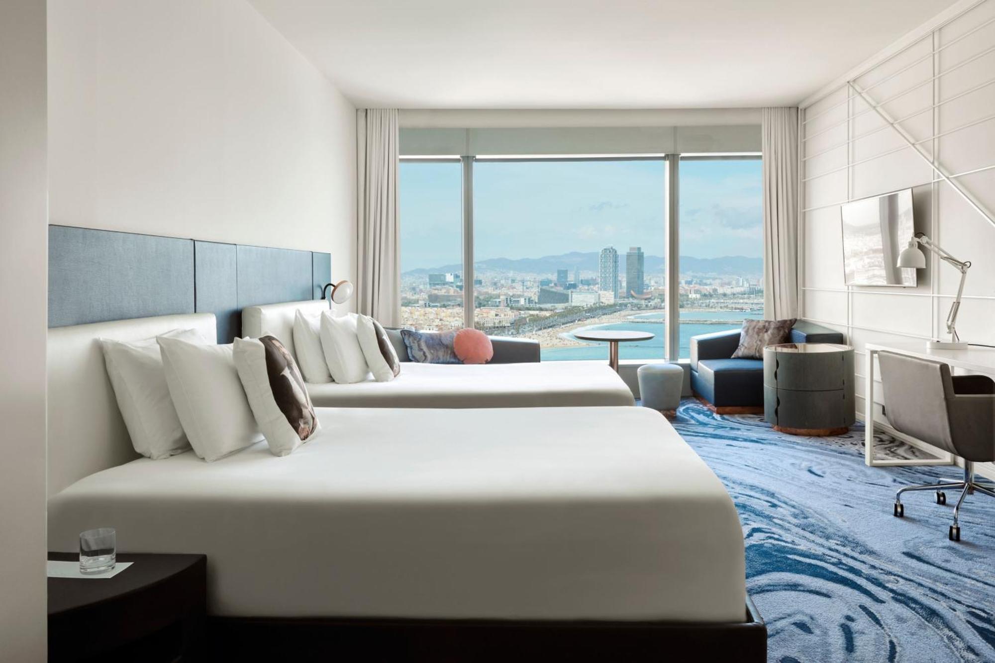 Superior Sky Twin Room Two Twin Beds Skyline View
