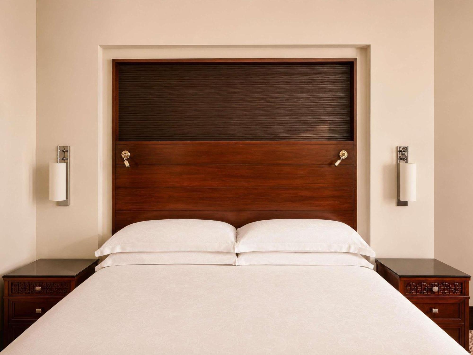 Fairmont King Room City View