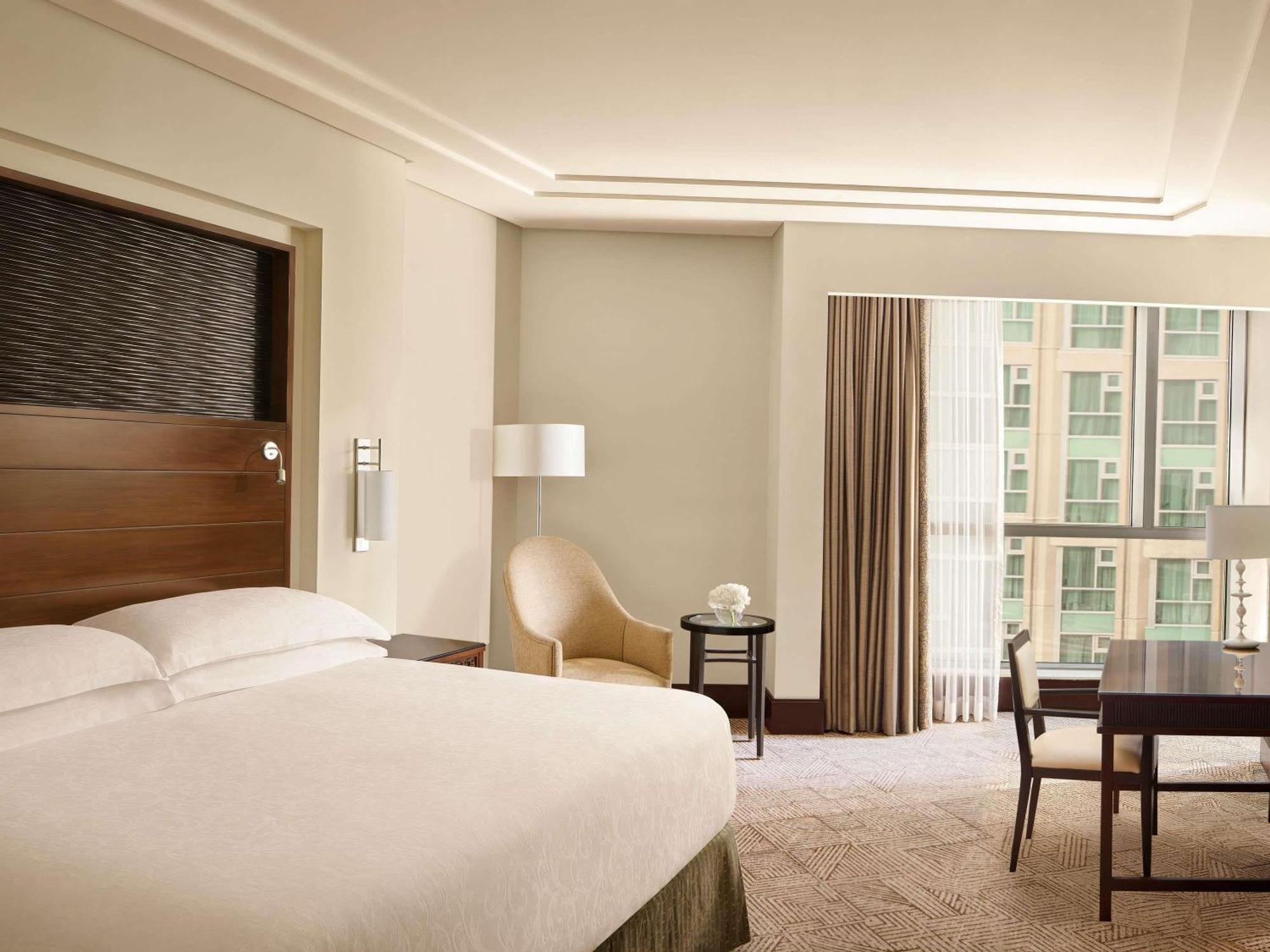 Fairmont King Room City View
