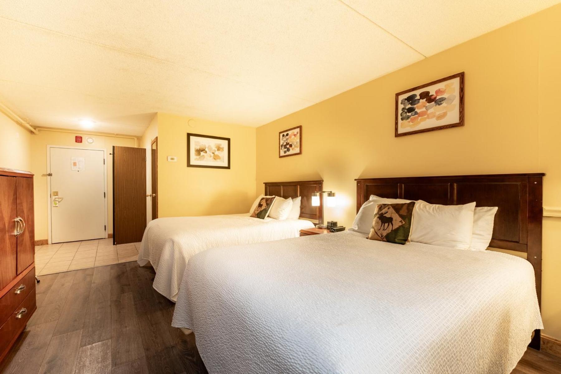 Two Queens Room