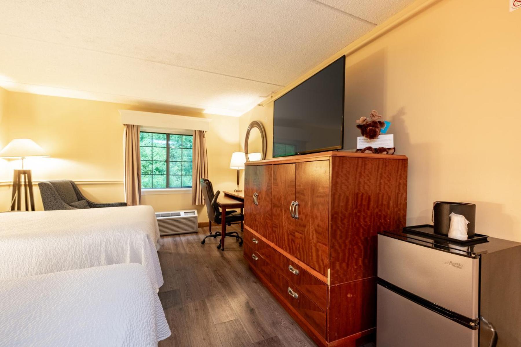 Two Queens Room