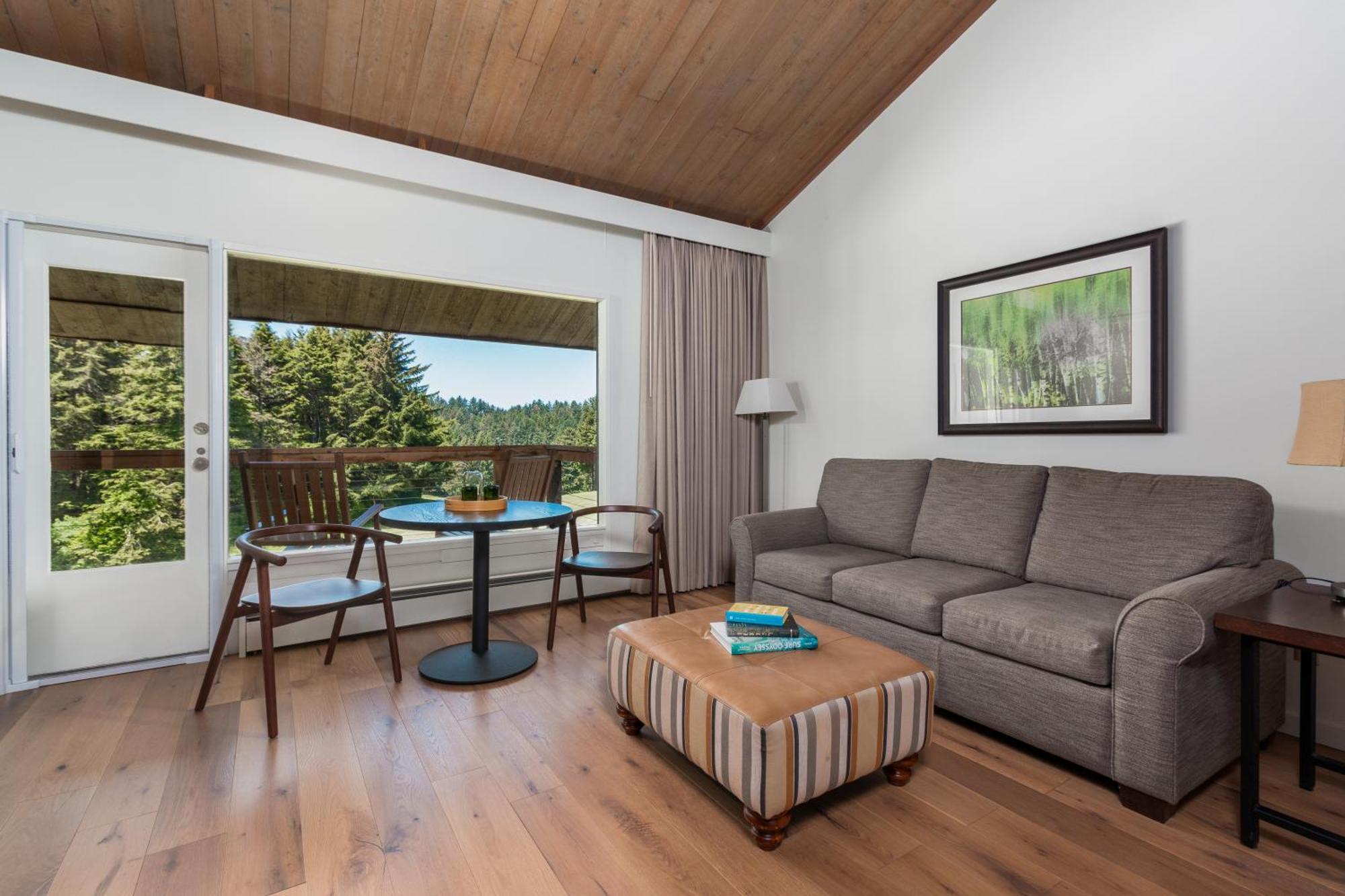 Deluxe King Room Golf Course View