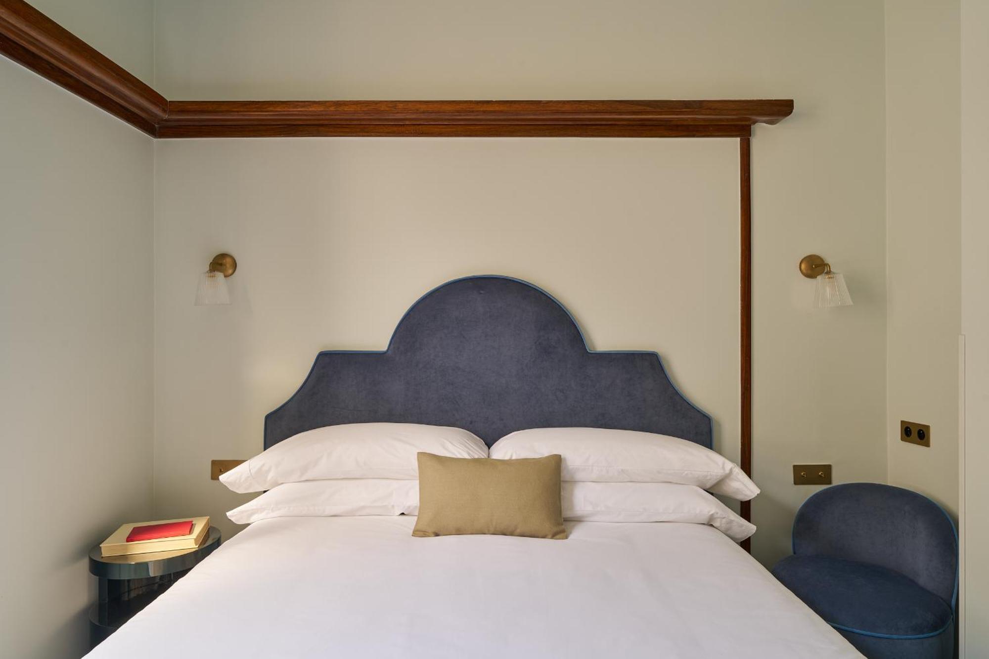 Petite Chambre Double - Récemment Rénovée