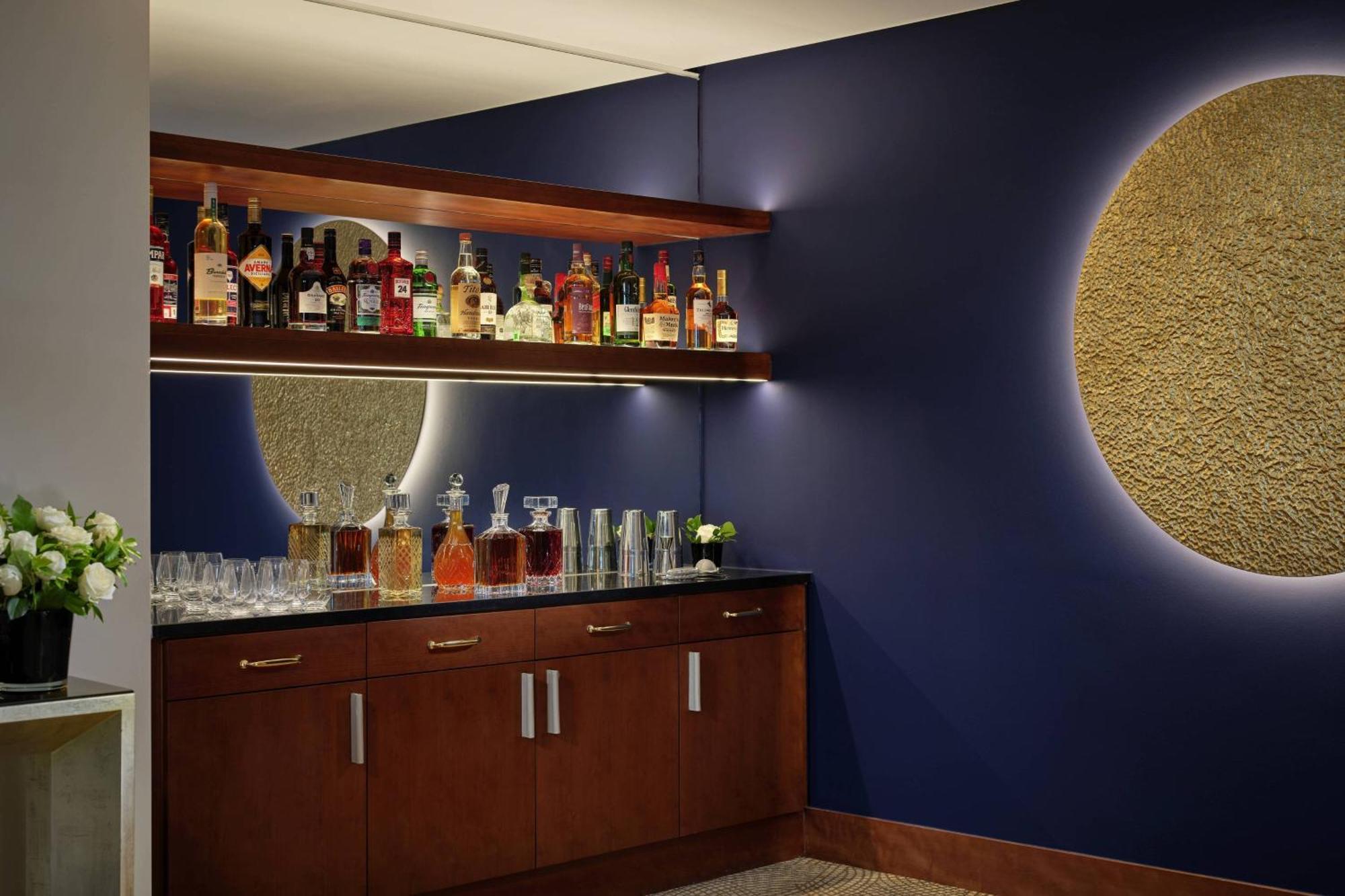 Premium Executive Room Club Lounge Access