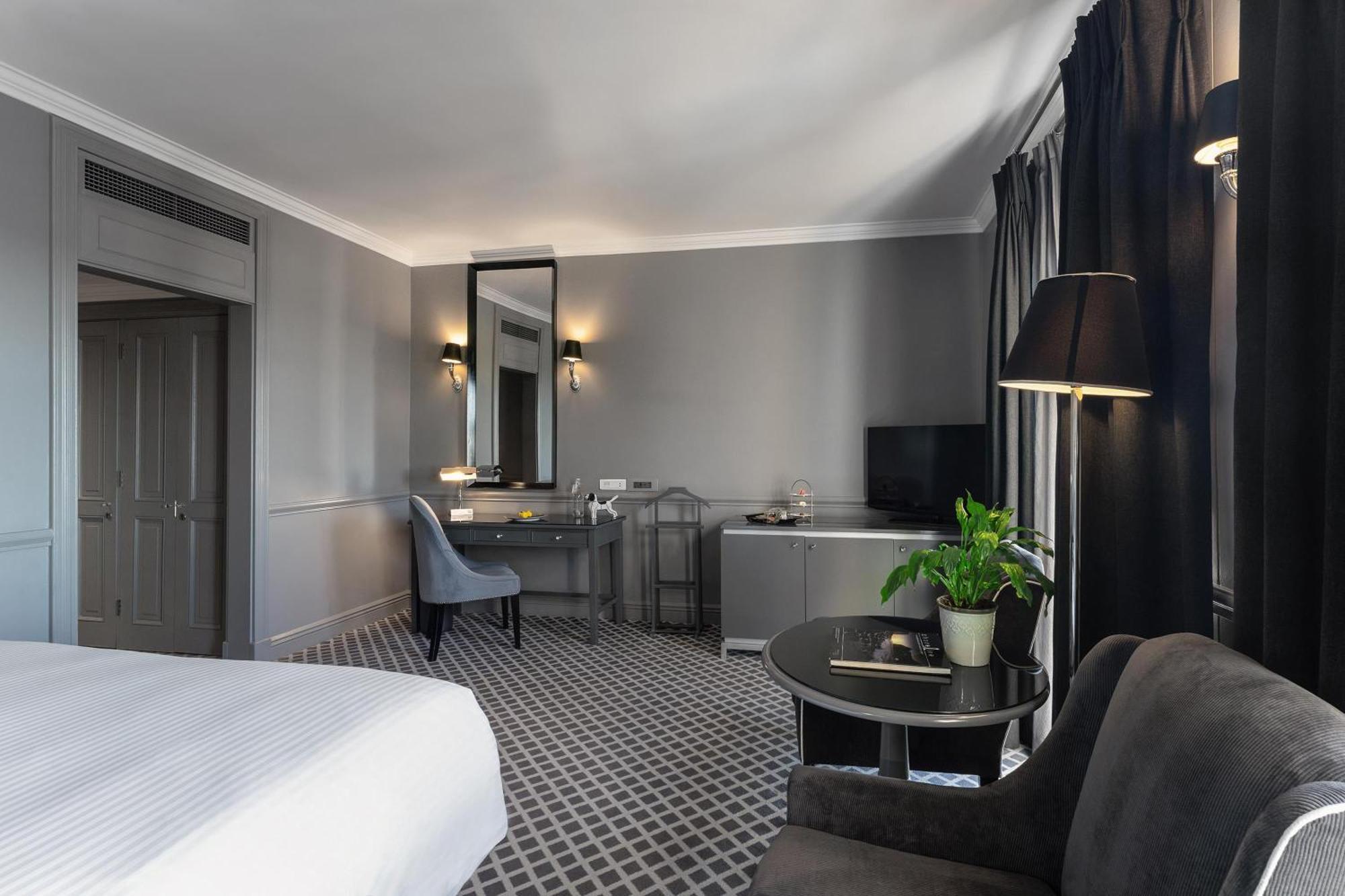 Deluxe Room King Bed