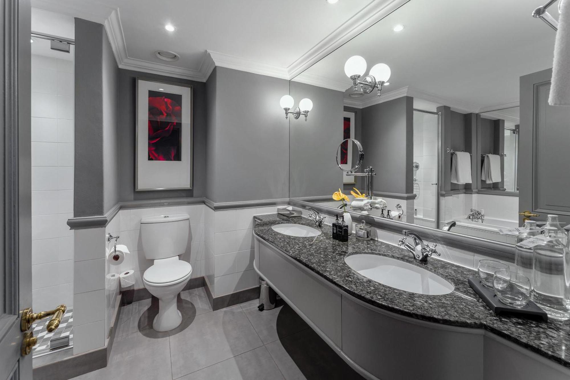 Luxury Suite