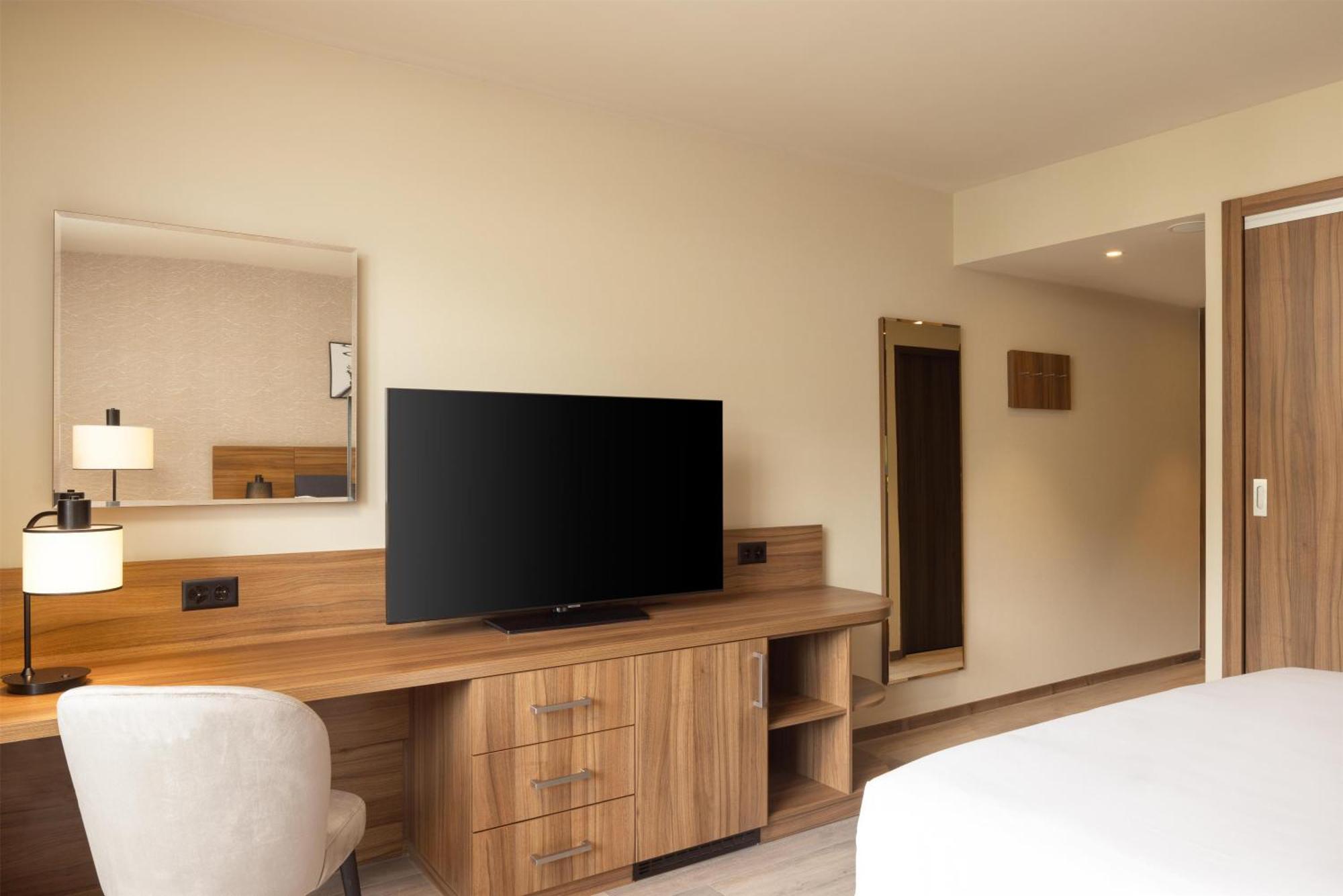 Zimmer mit Kingsize-Bett