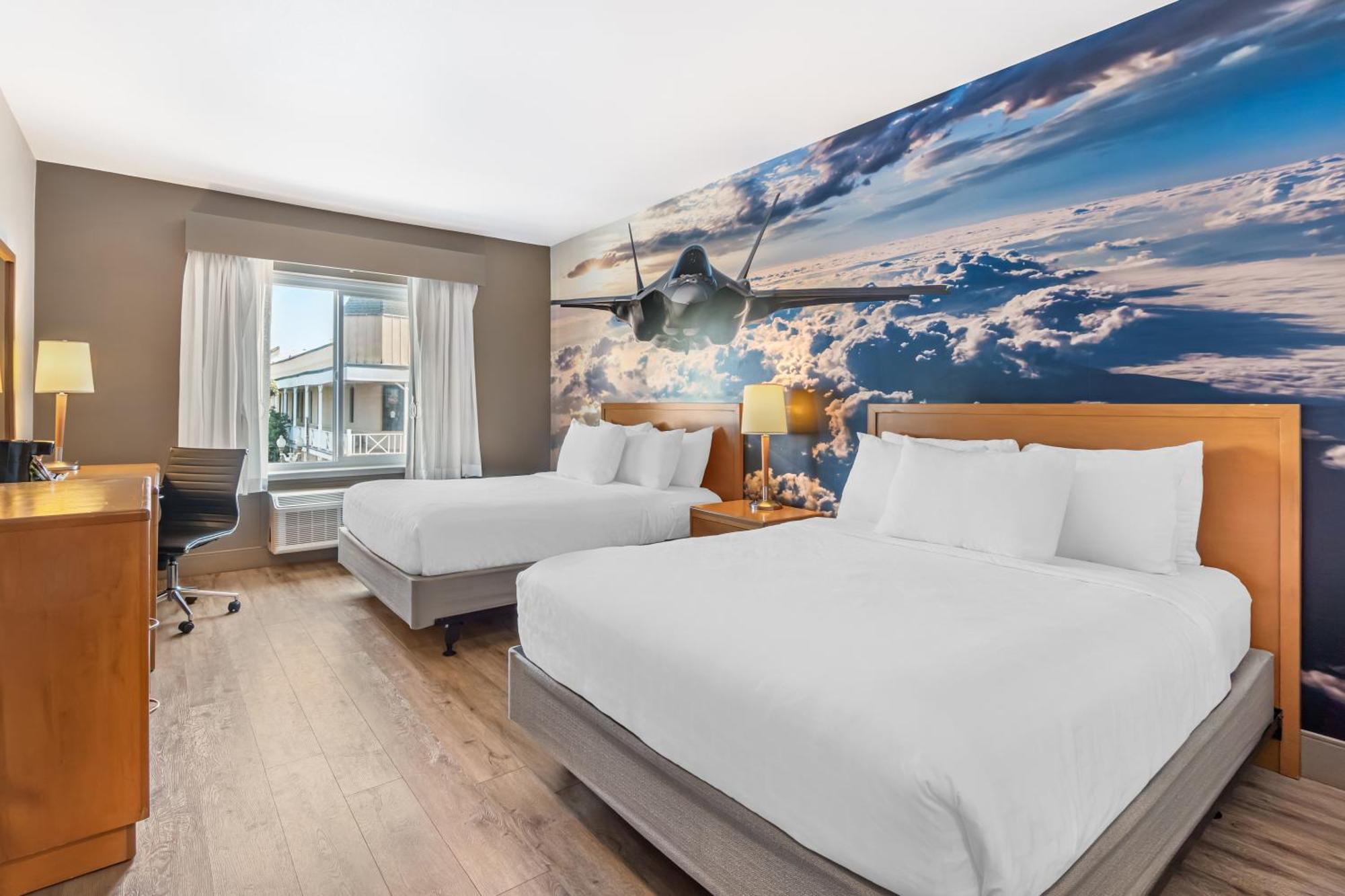 Quadruple Room Two Queen Beds Tub Disability Access or Non Smoking