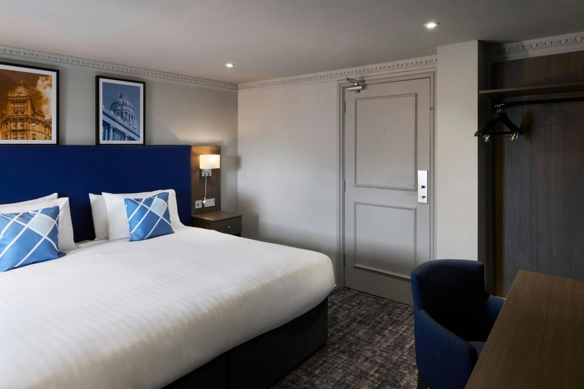 Compact Solo Small Room One Double Bed