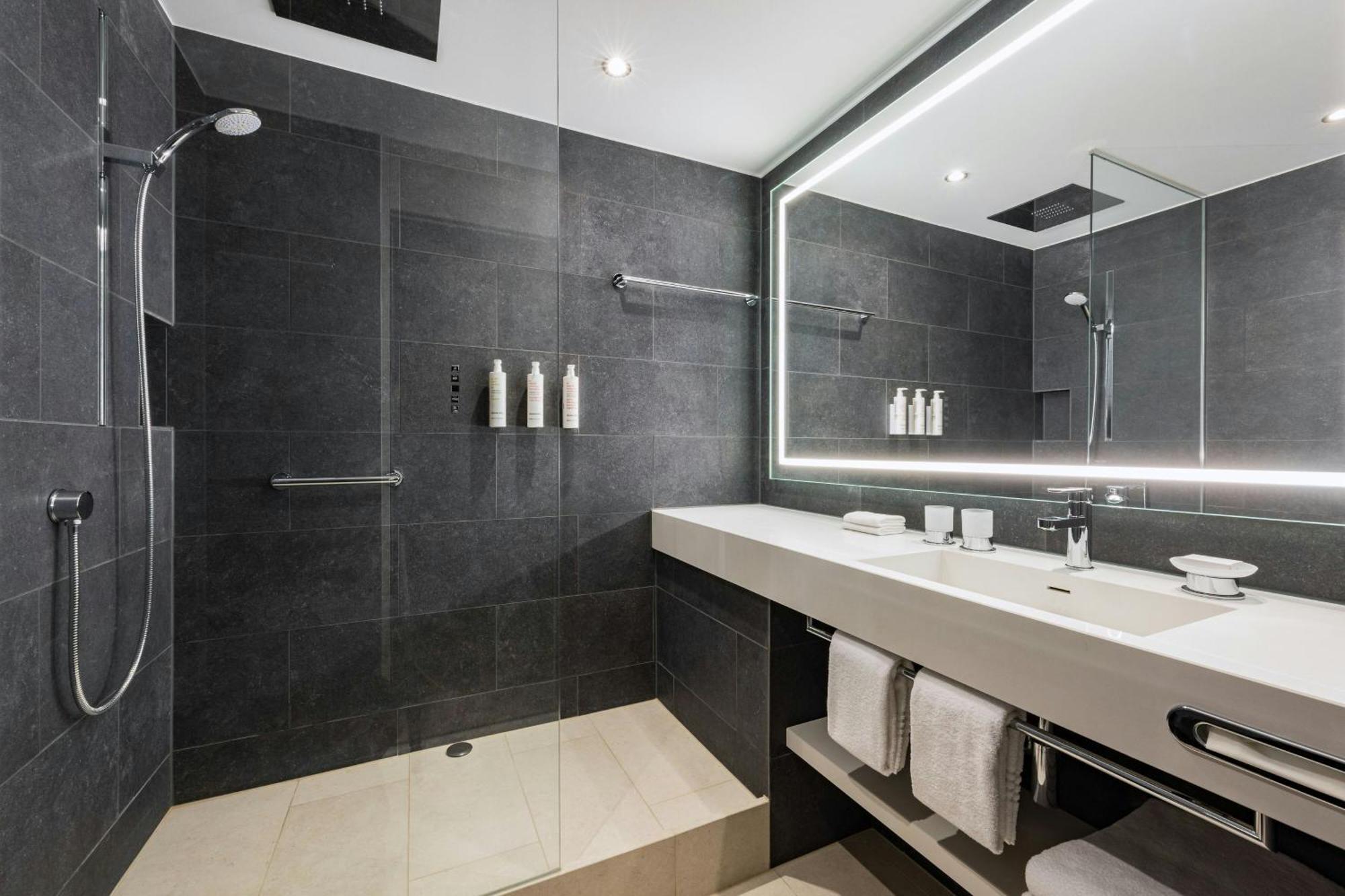 King Room Club Lounge Access