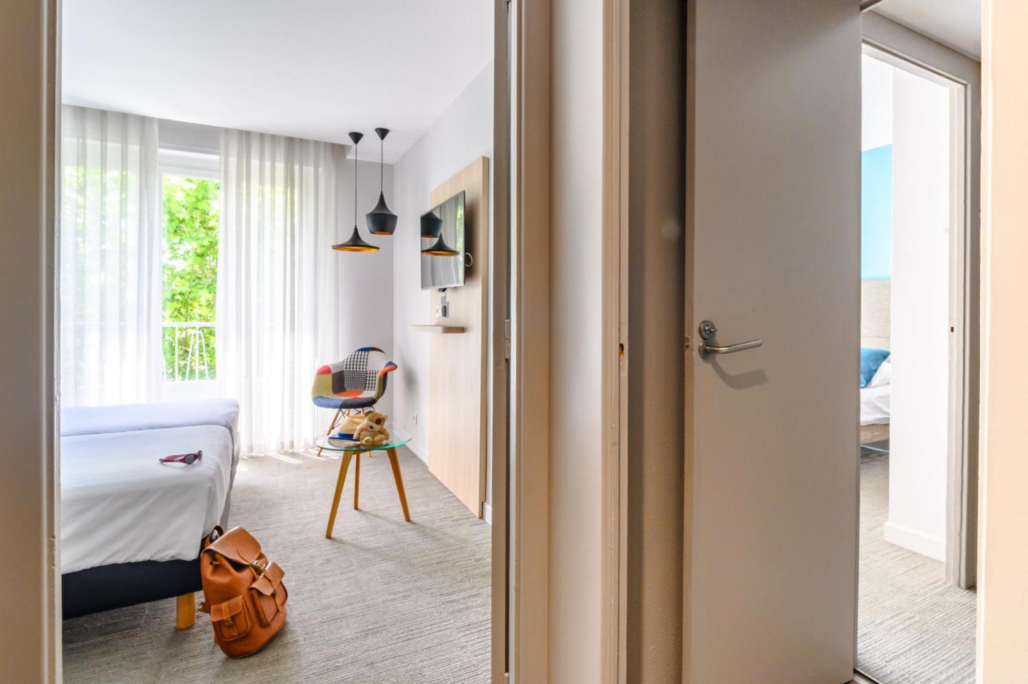 Family Room One Queen Bed Two Single Beds Duplex or Non-Smoking