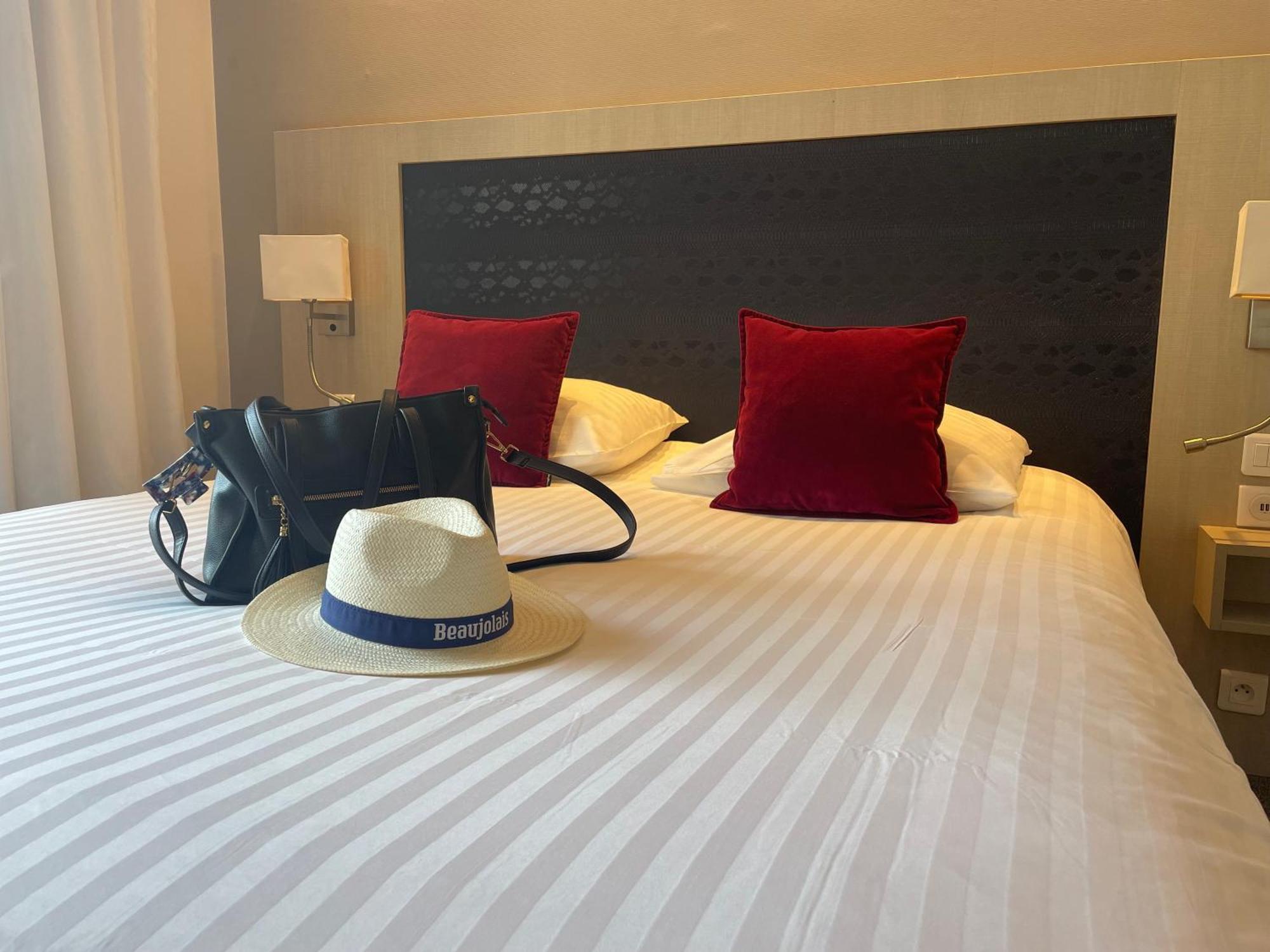 Family Room One Queen Bed Two Single Beds Duplex or Non-Smoking