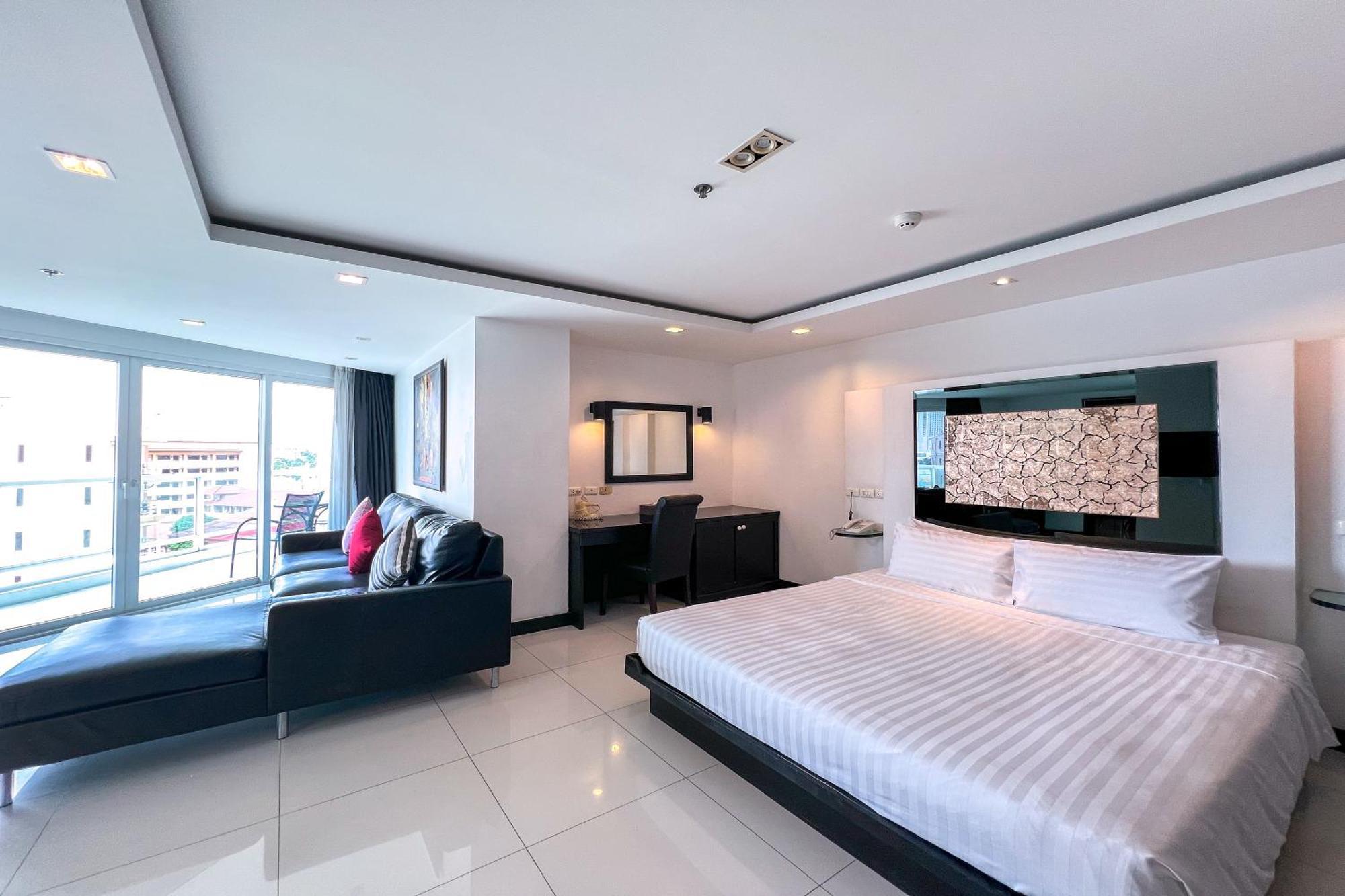 Three-Bedroom Suite Large Balcony