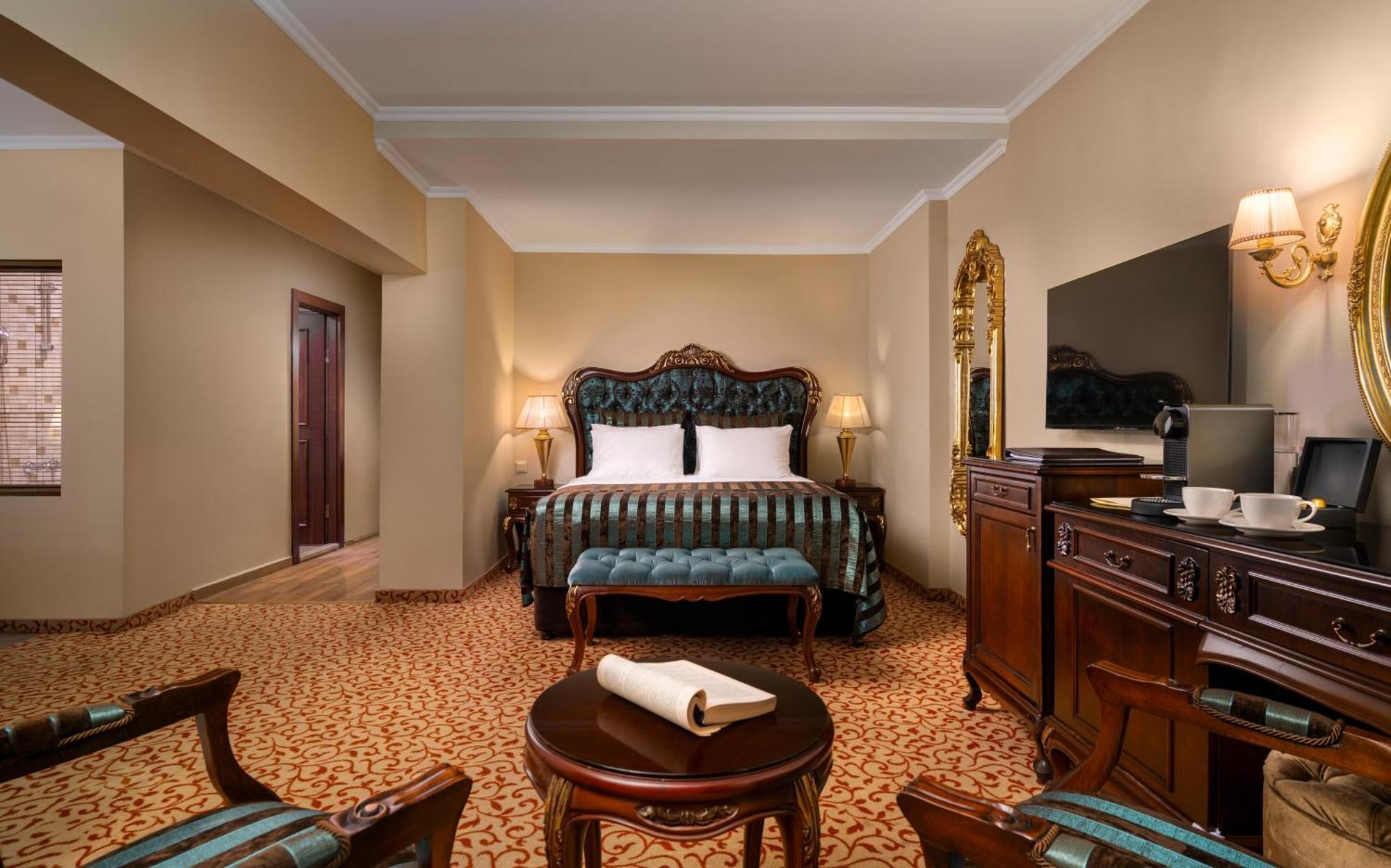Luxury Suite