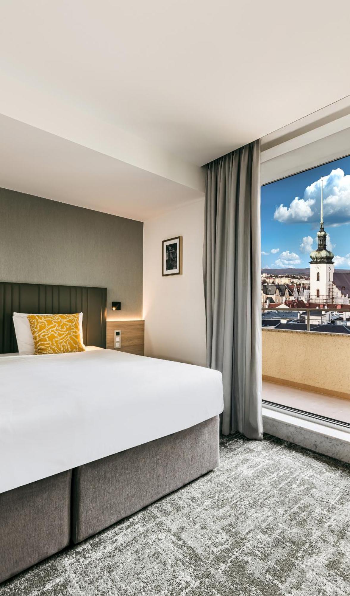 Junior Suite King or Twin Bed