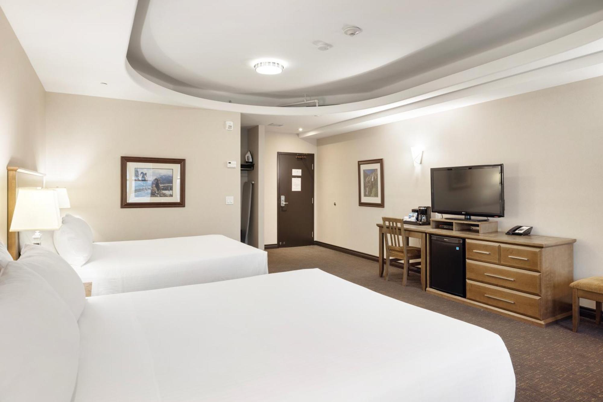 Standard 2 Queen Room