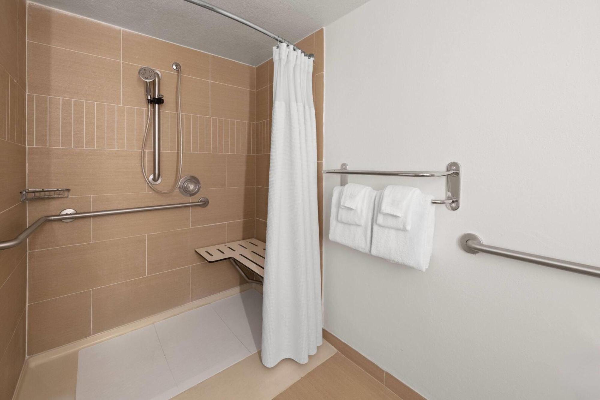 1 Double Bed Mobility Accessible Room Roll Shower Non-Smoking