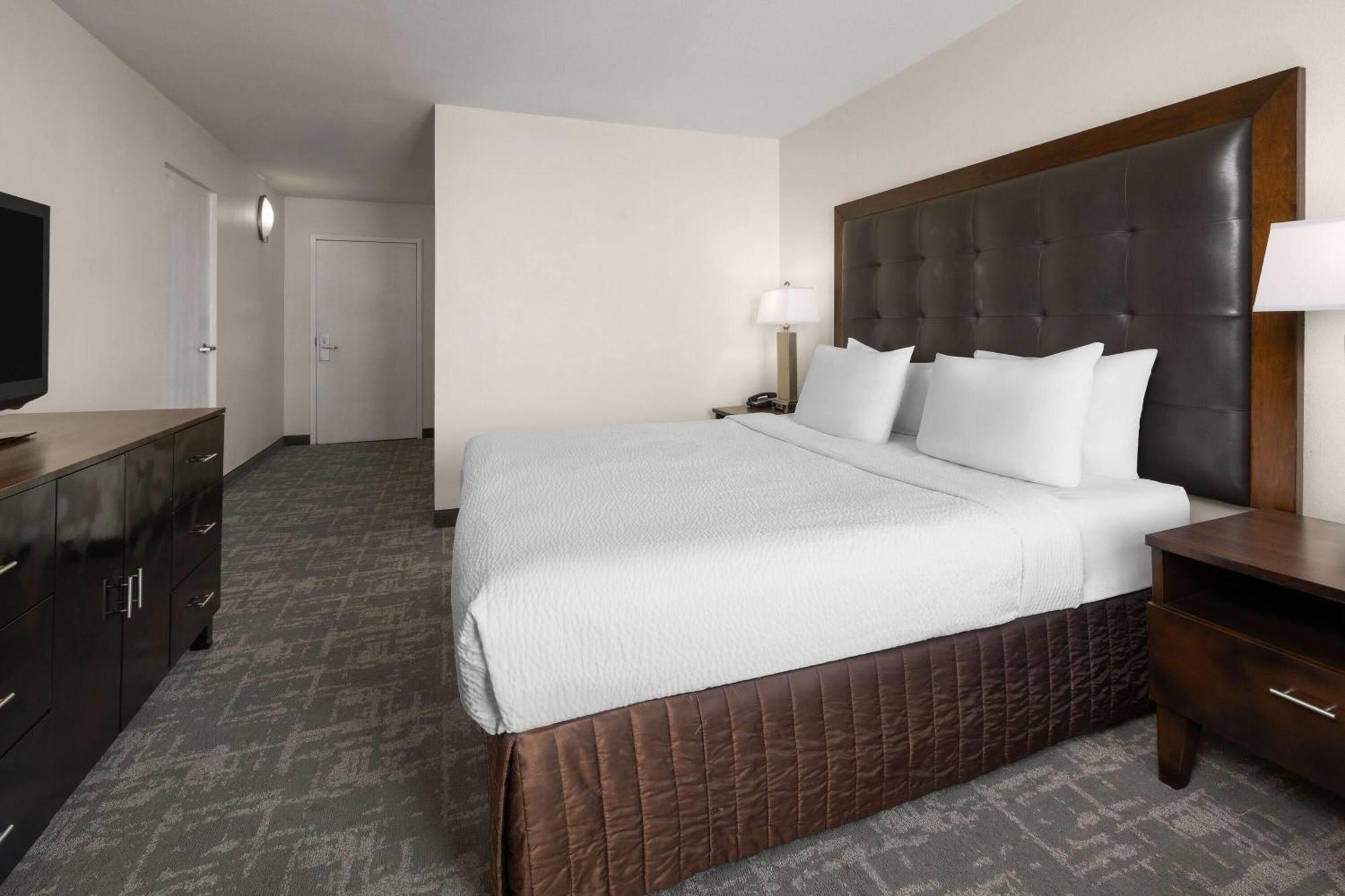 King Room Roll Shower Mobility Access or Non-Smoking