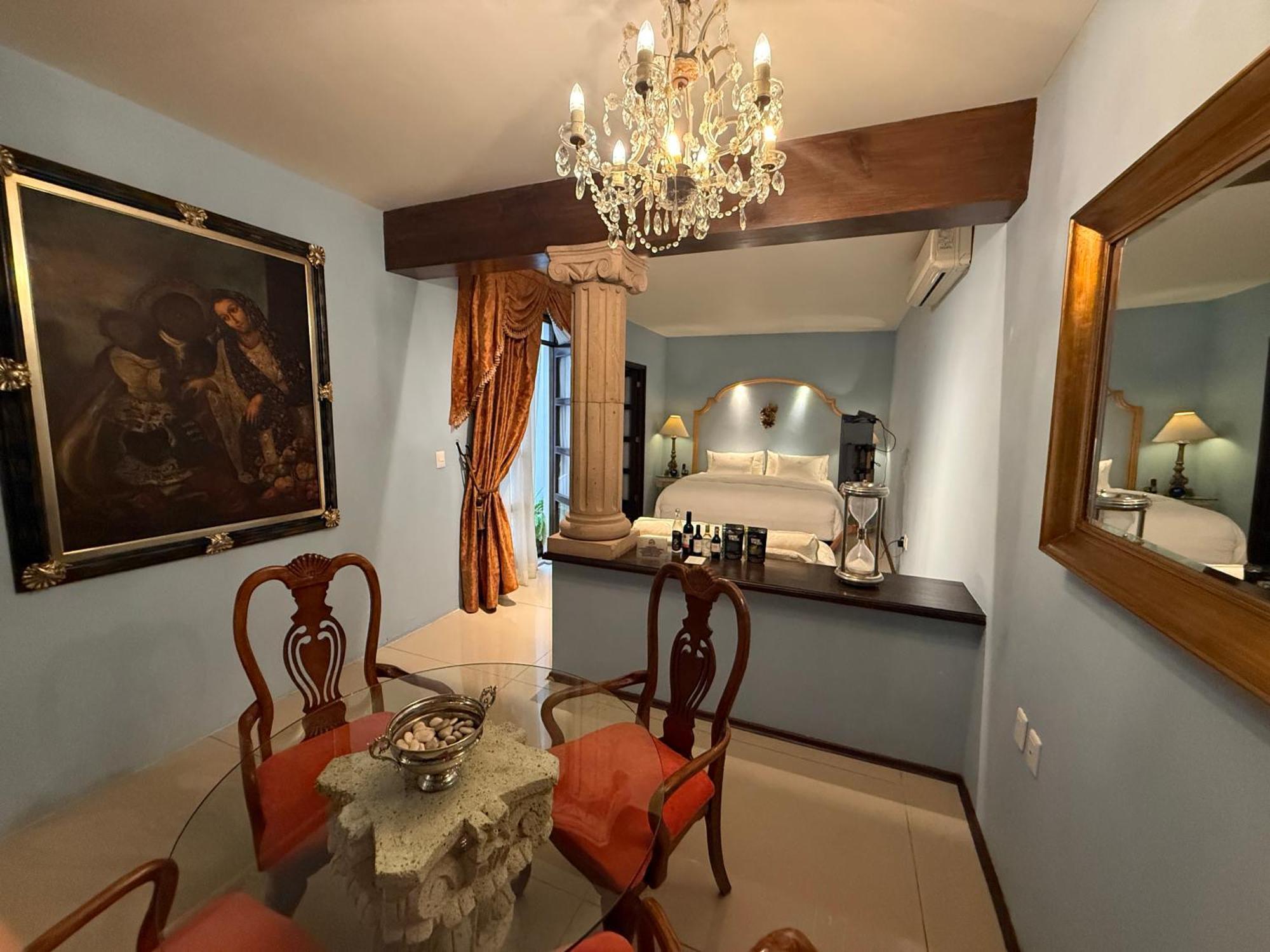 Deluxe King Suite