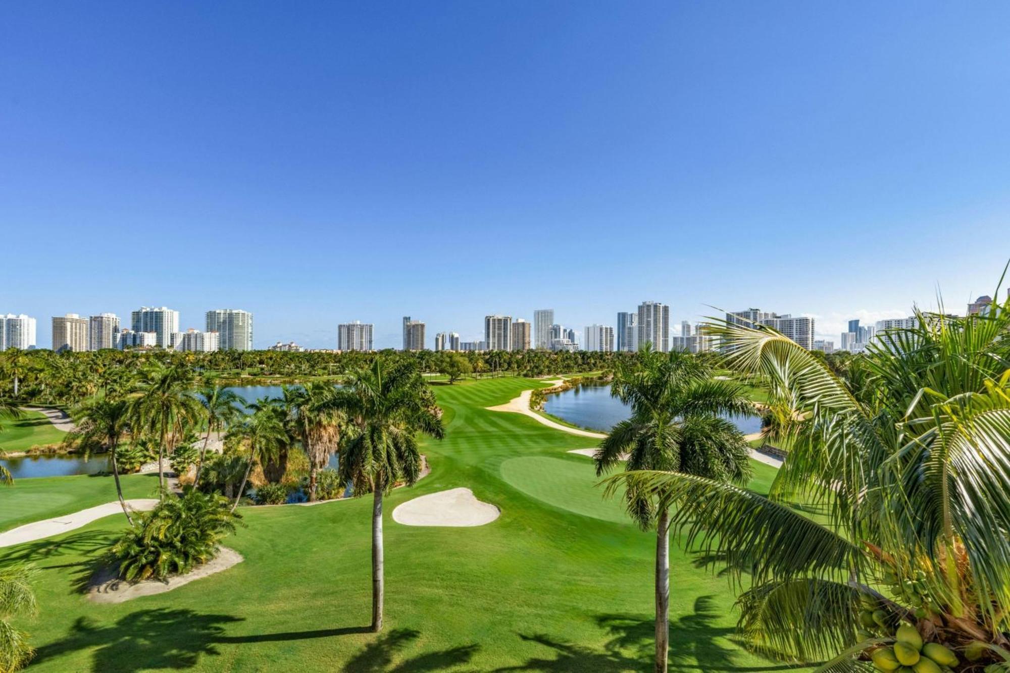 Golf View King Guest room 1 King Golf view Balcony