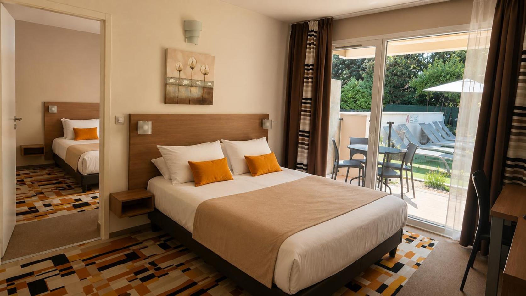 Suite Familiale 2 Chambres avec Terrasse et Cuisine (2 Adultes + 2 Enfants)