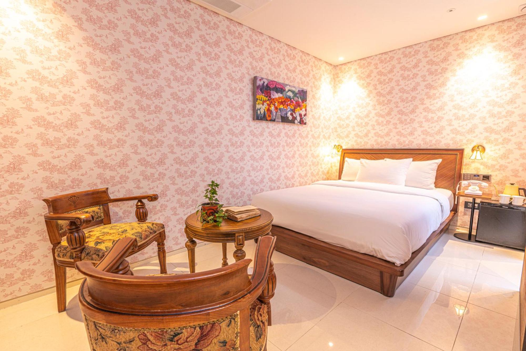 Double Room No Window