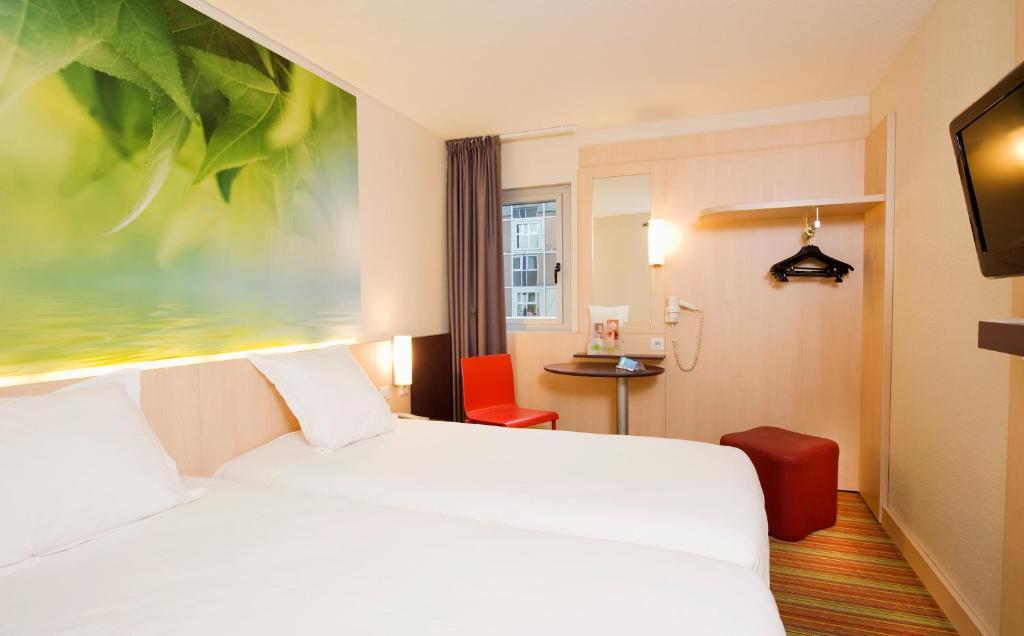 Two Adjacent Rooms,539063220:JPEG