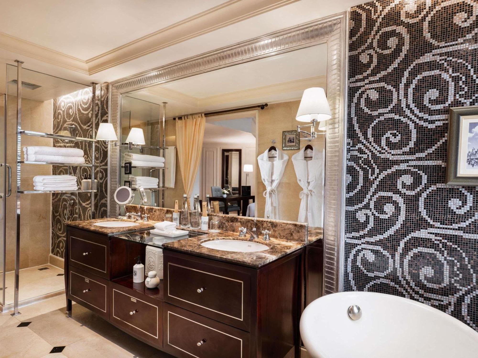 Opera Wing Grand Premium Room King Bed Club Lounge Benefits