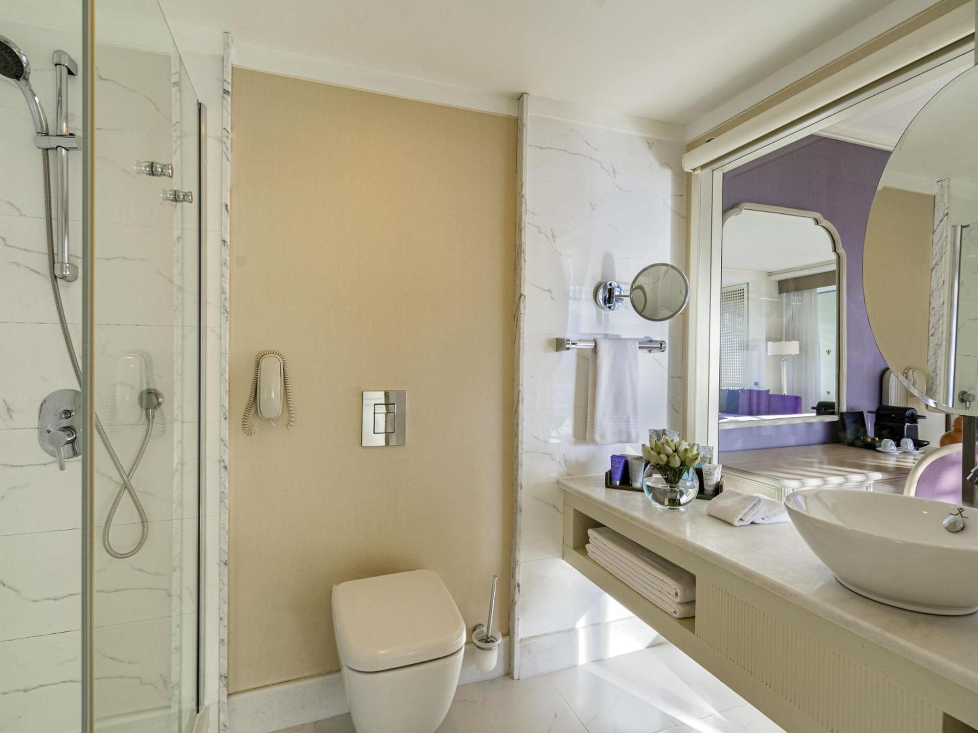 Standard Twin Room Side Sea View