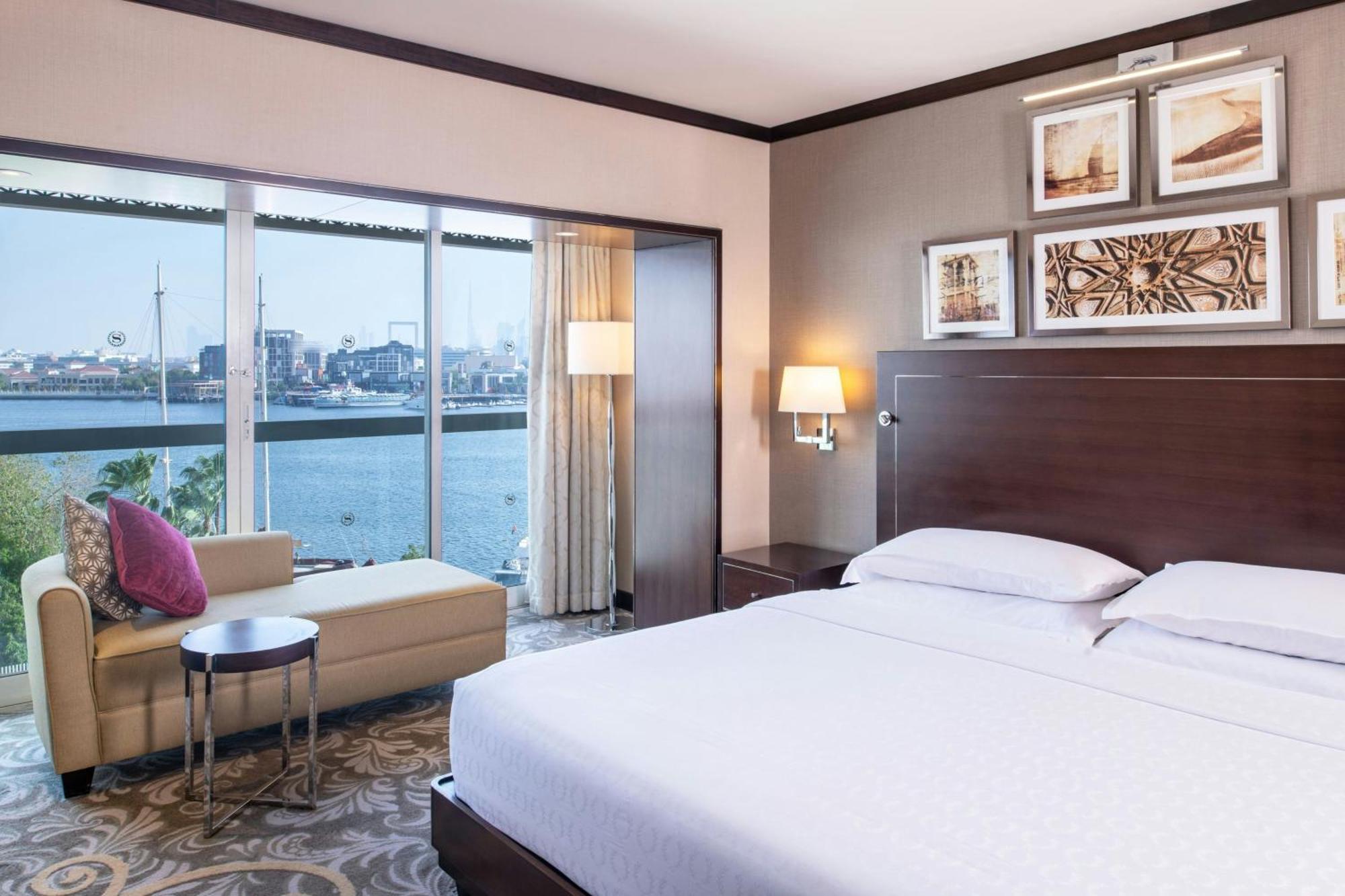 Club Room Club lounge access Guest room 1 King Afternoon Tea & Happy Hours