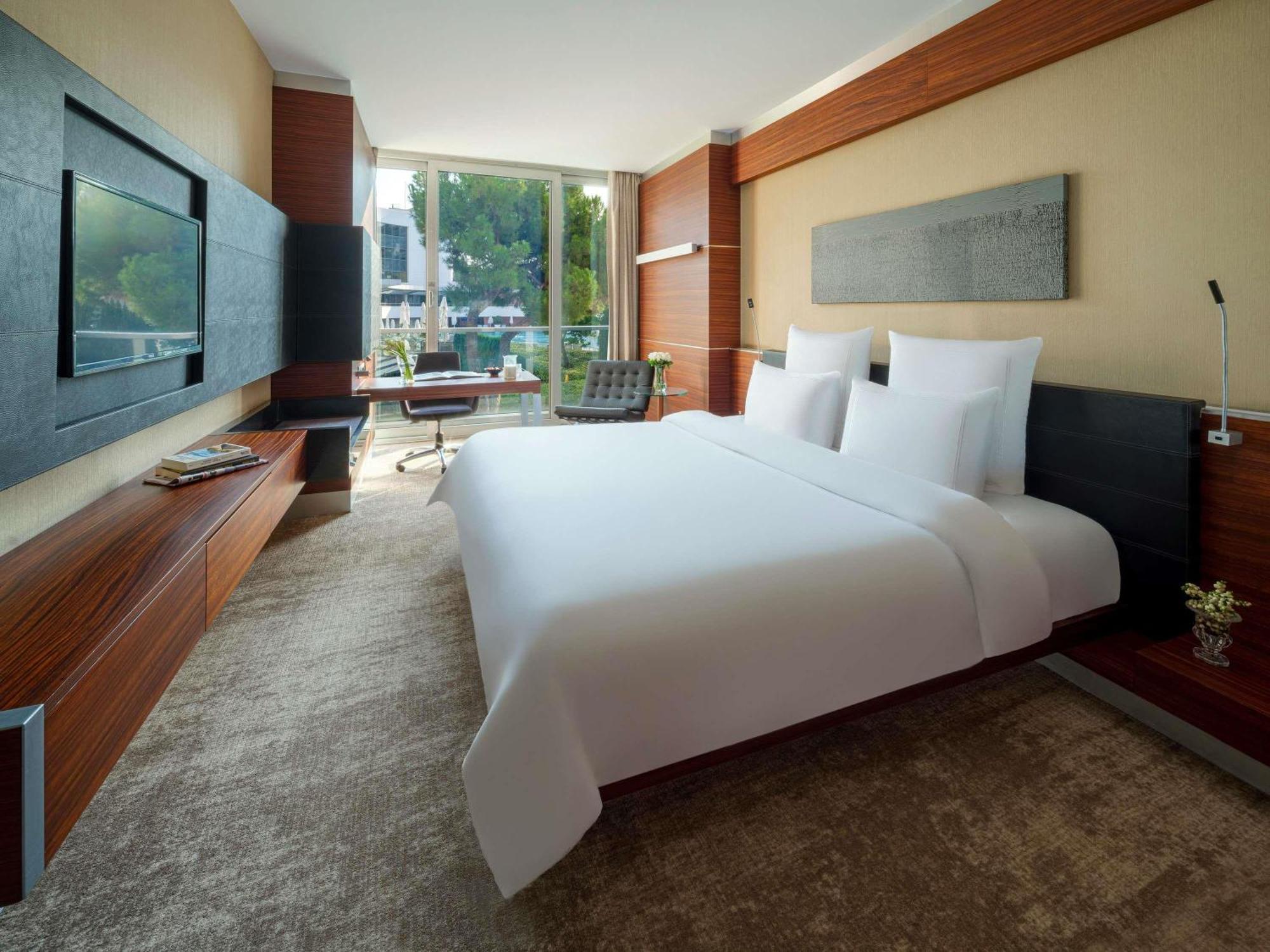 Classic King Room Garden View