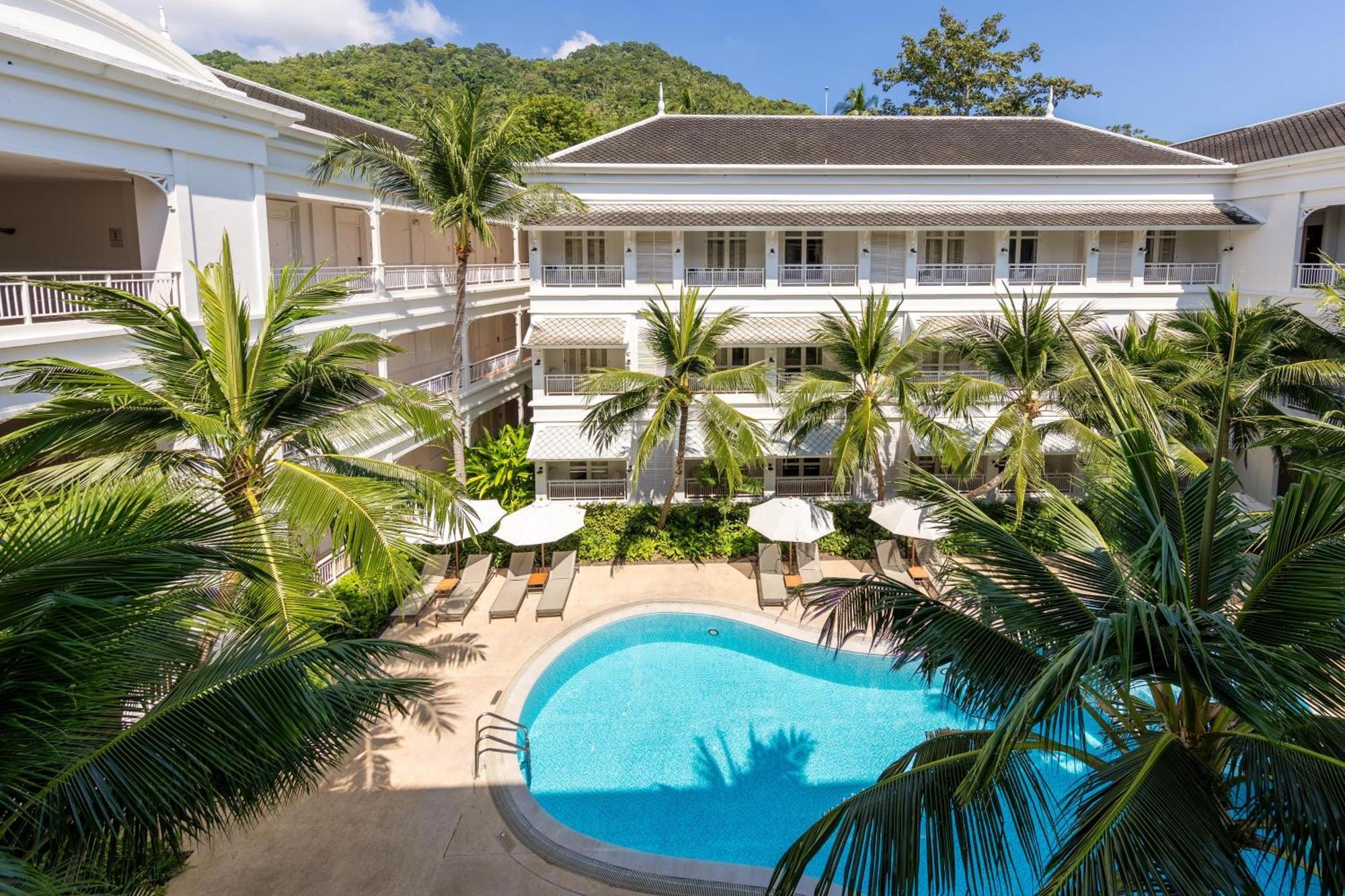 Superior Pool View Balcony 1 King