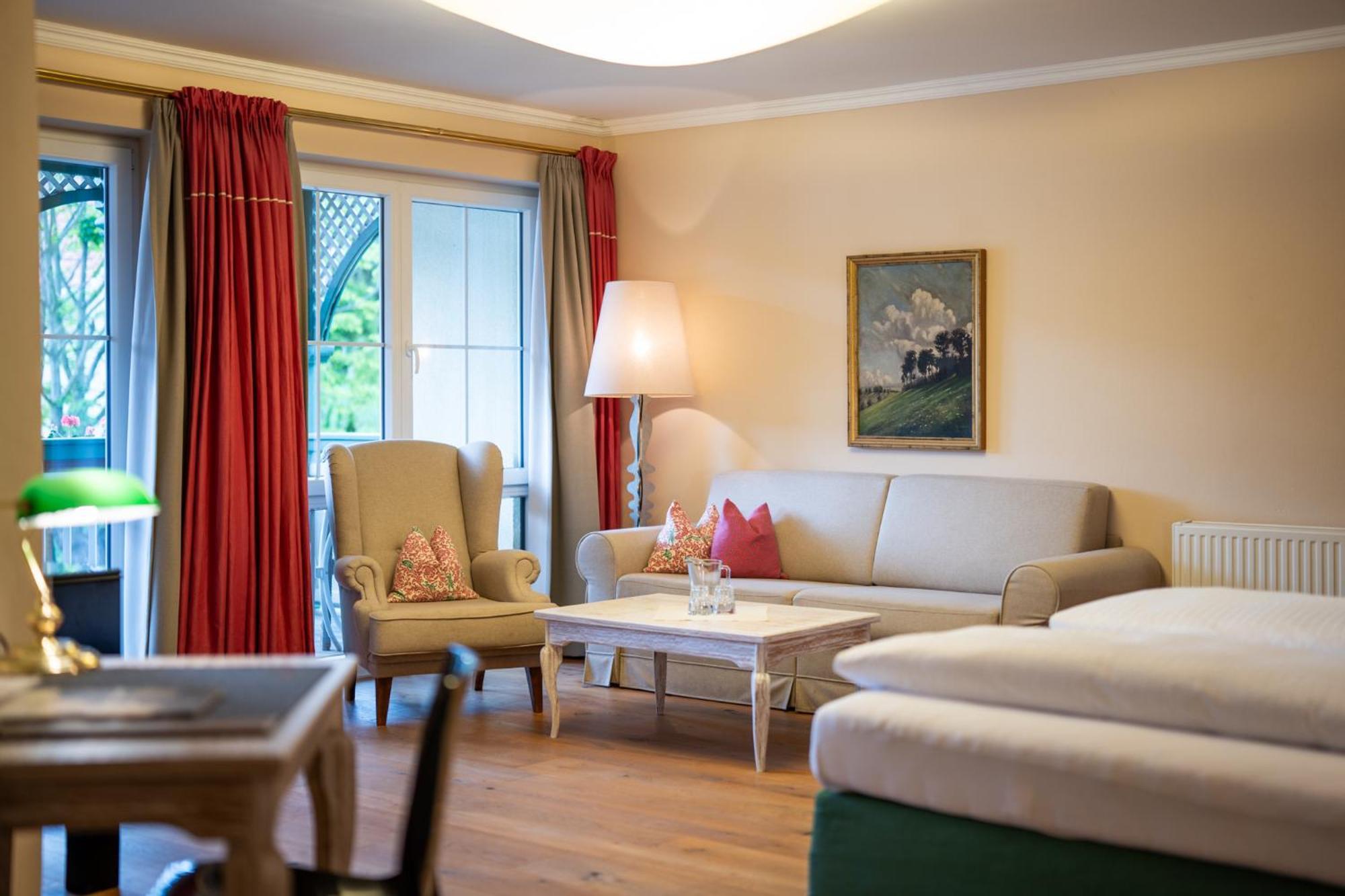 Suite mit Kingsize-Bett und Balkon