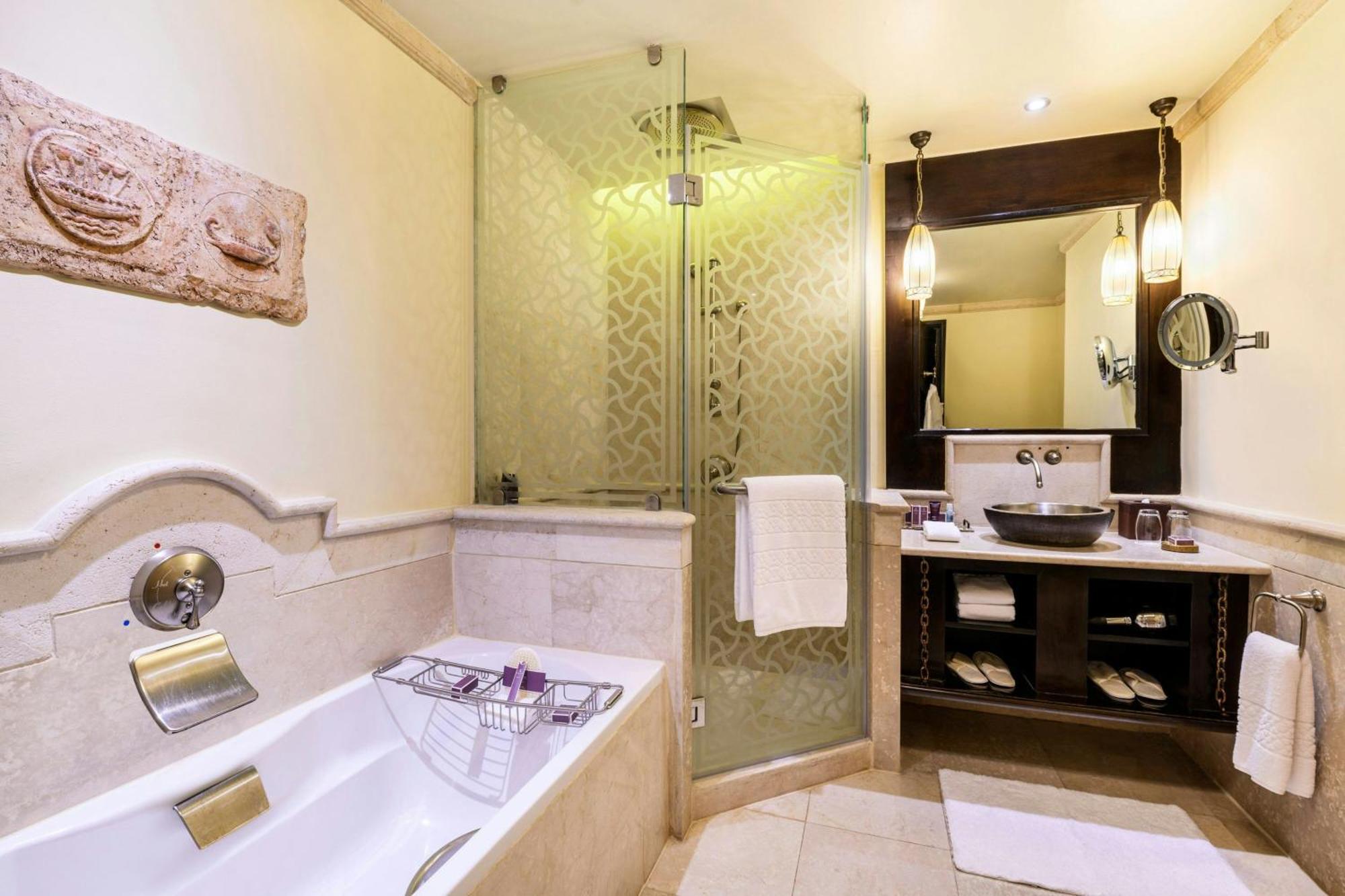 Deluxe Resort View Room Guest room 1 King