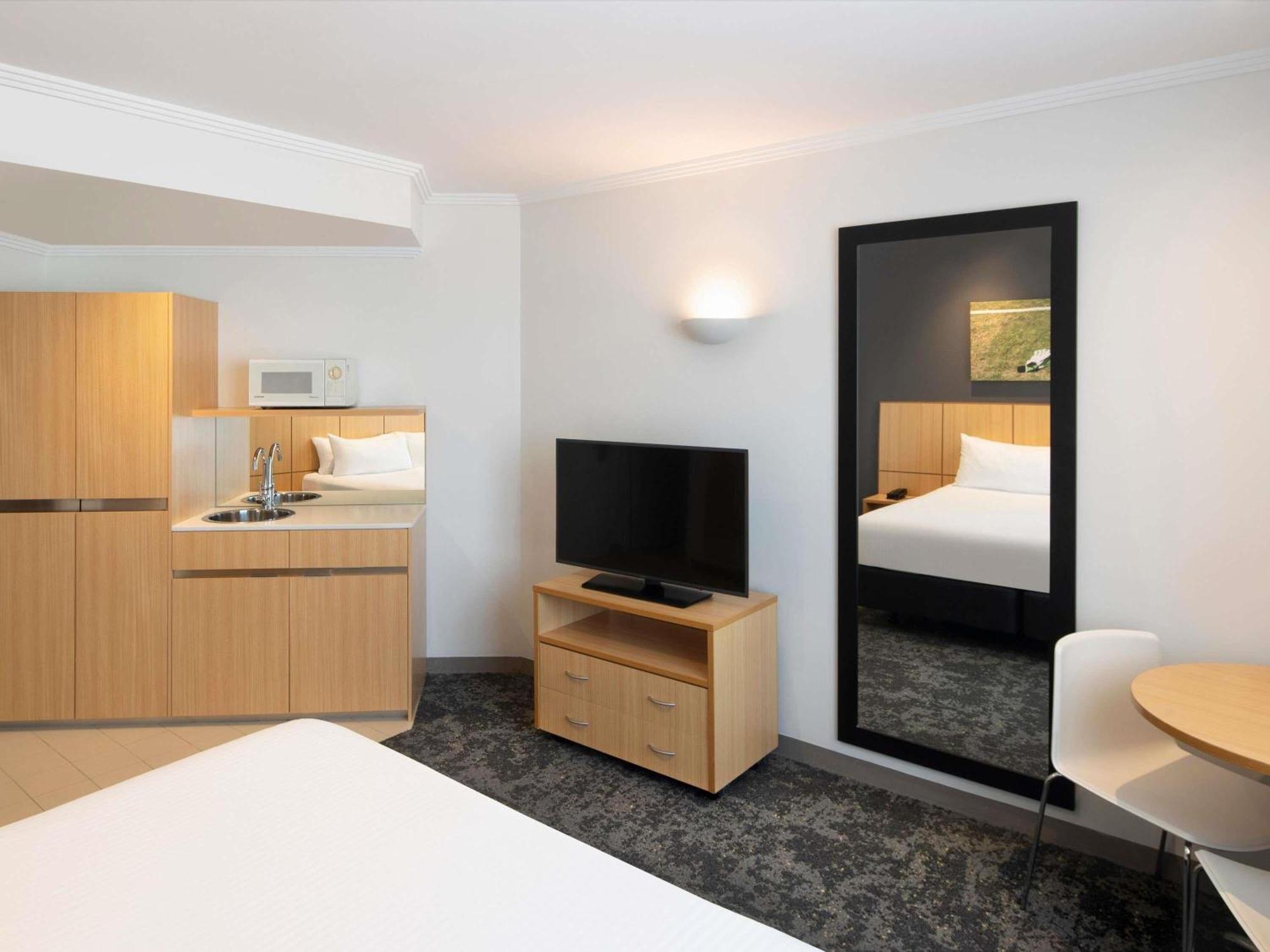 Standard Queen Room