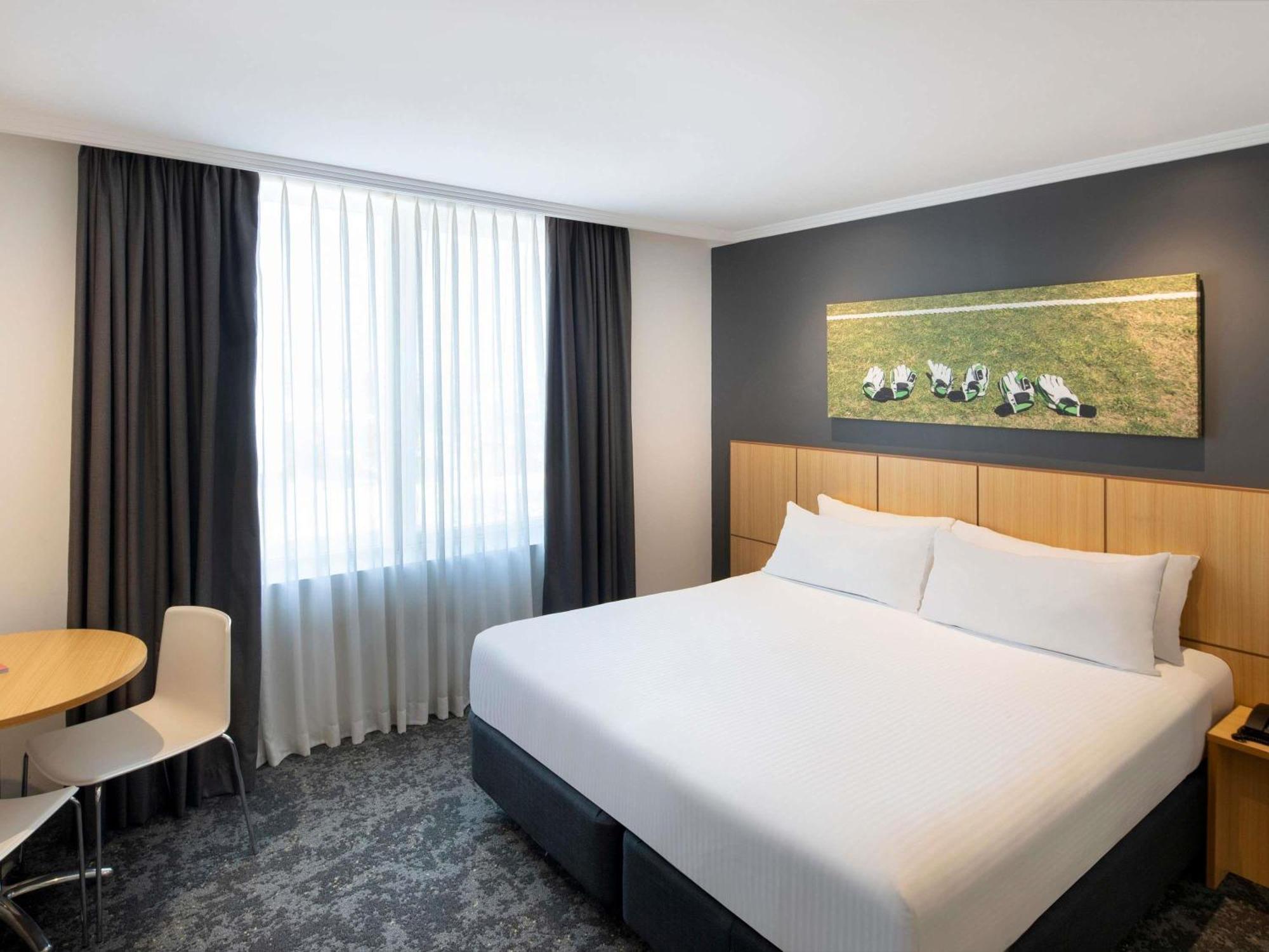 Standard Queen Room Accessible