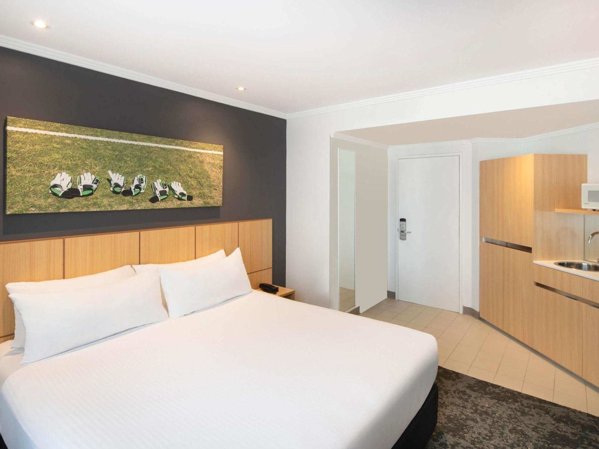 Standard Queen Room