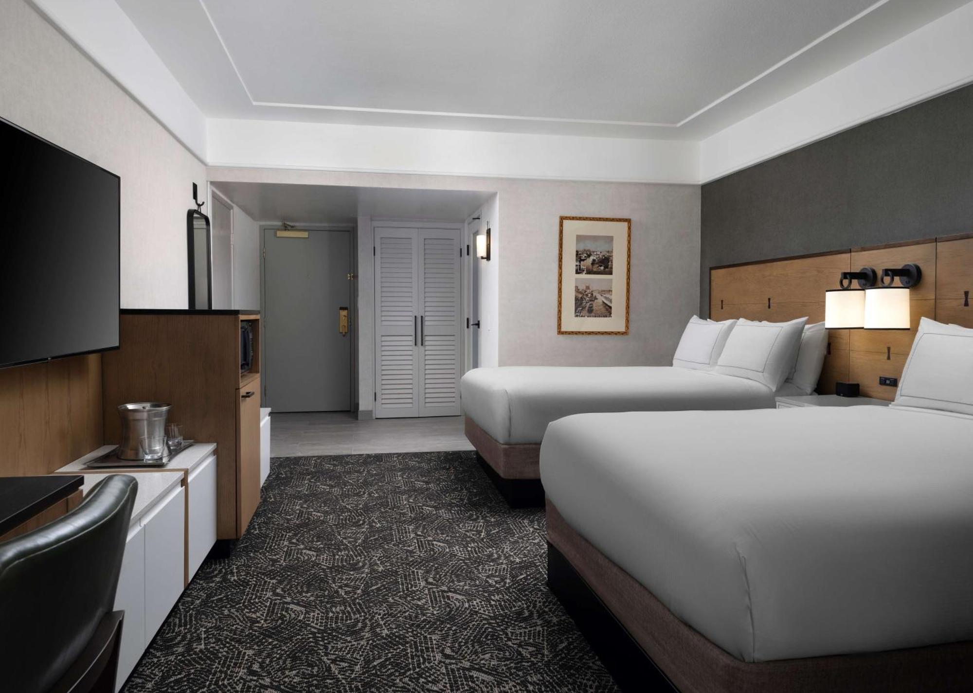 Queen Room Two Queen Beds Roll Shower Mobility Hearing Access