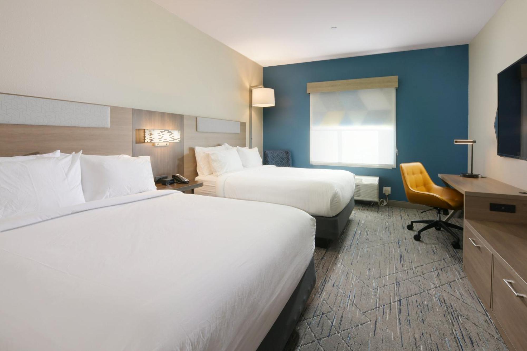 Standard Queen Room Two Queen Beds