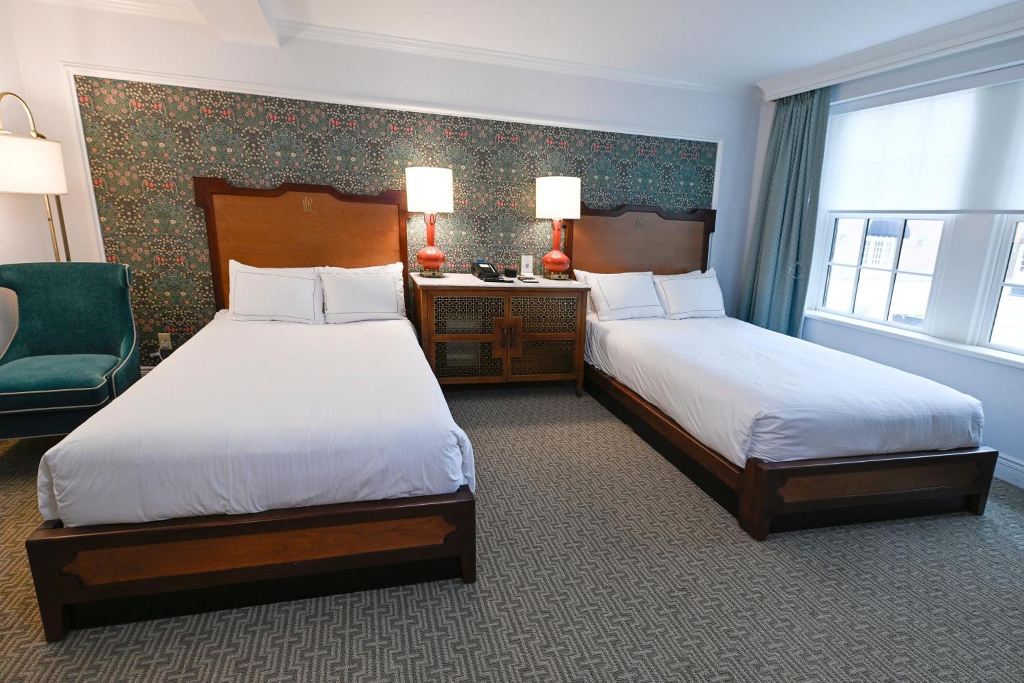 Deluxe Corner Queen Room Two Queen Beds