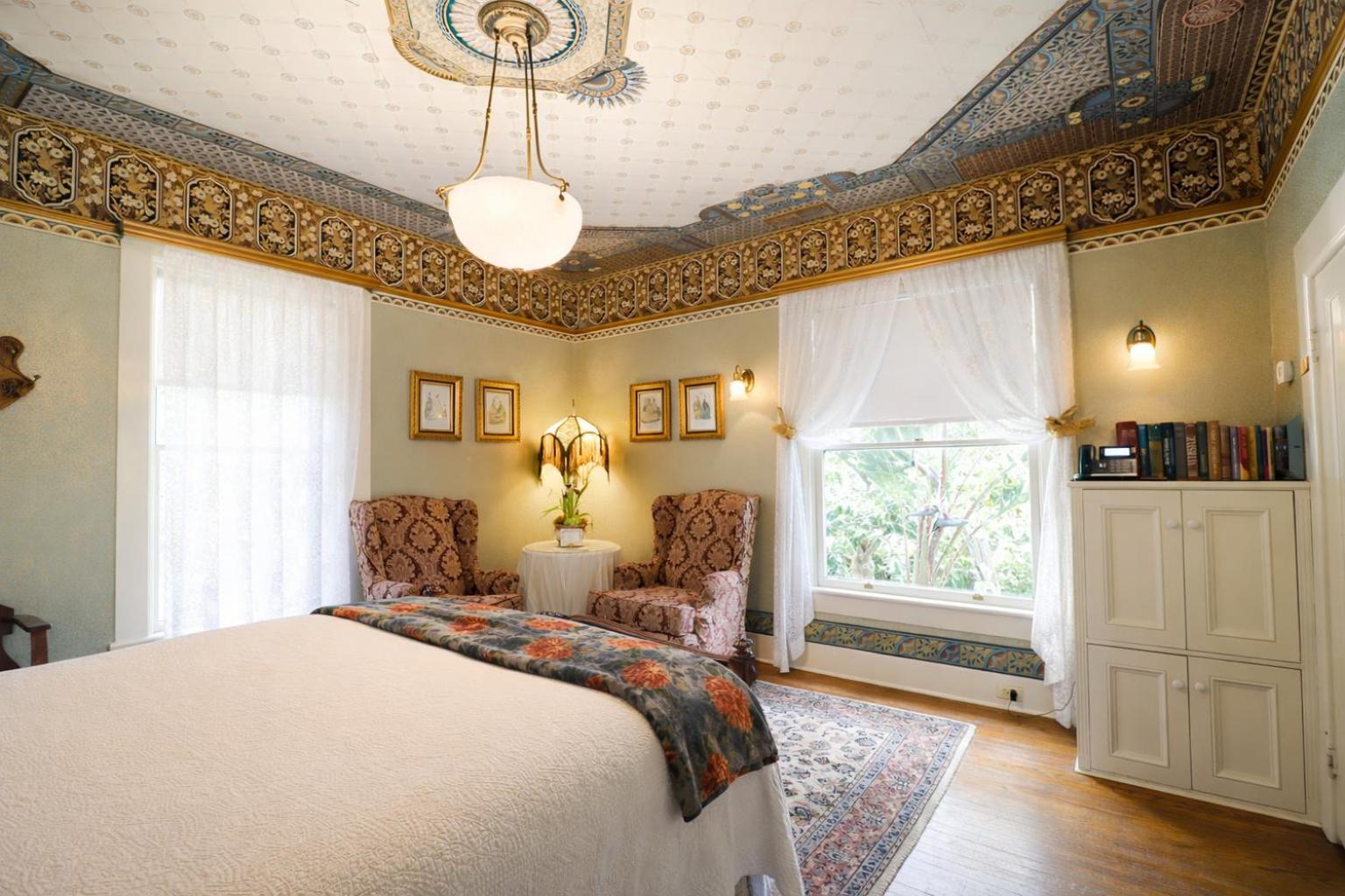 Margaret Simpson Room 1 Queen Bed