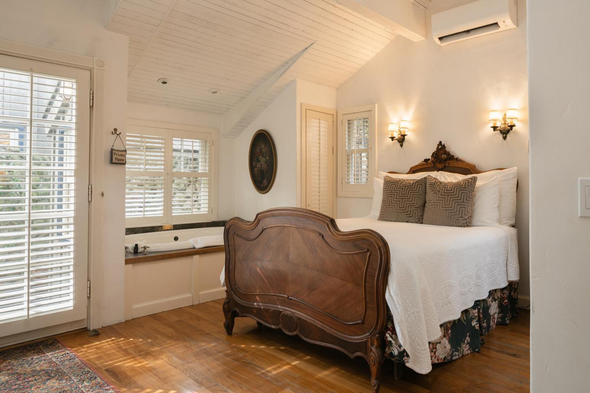 Abbeywood Cottage 1 Queen Bed