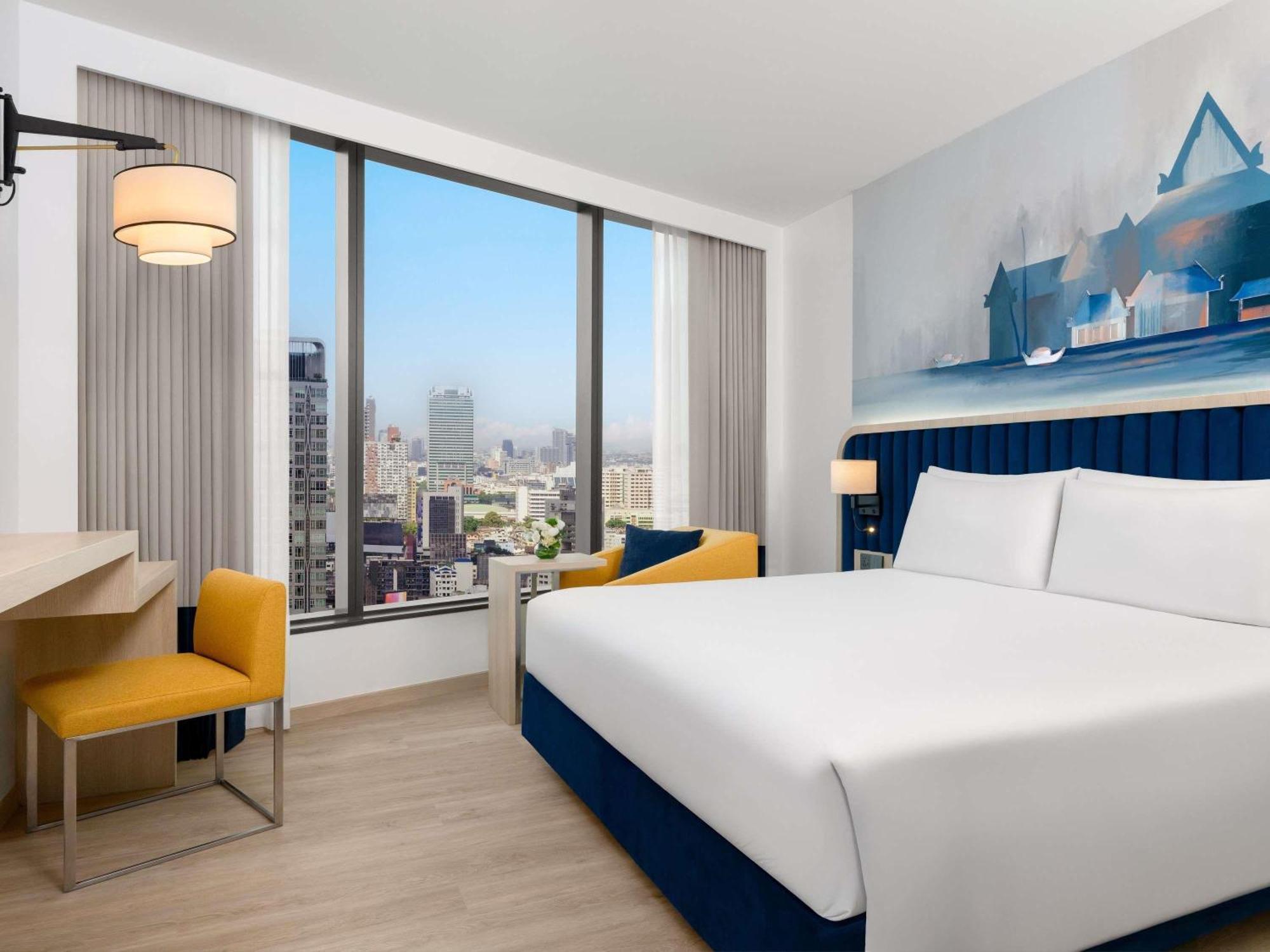 Superior King Room City View