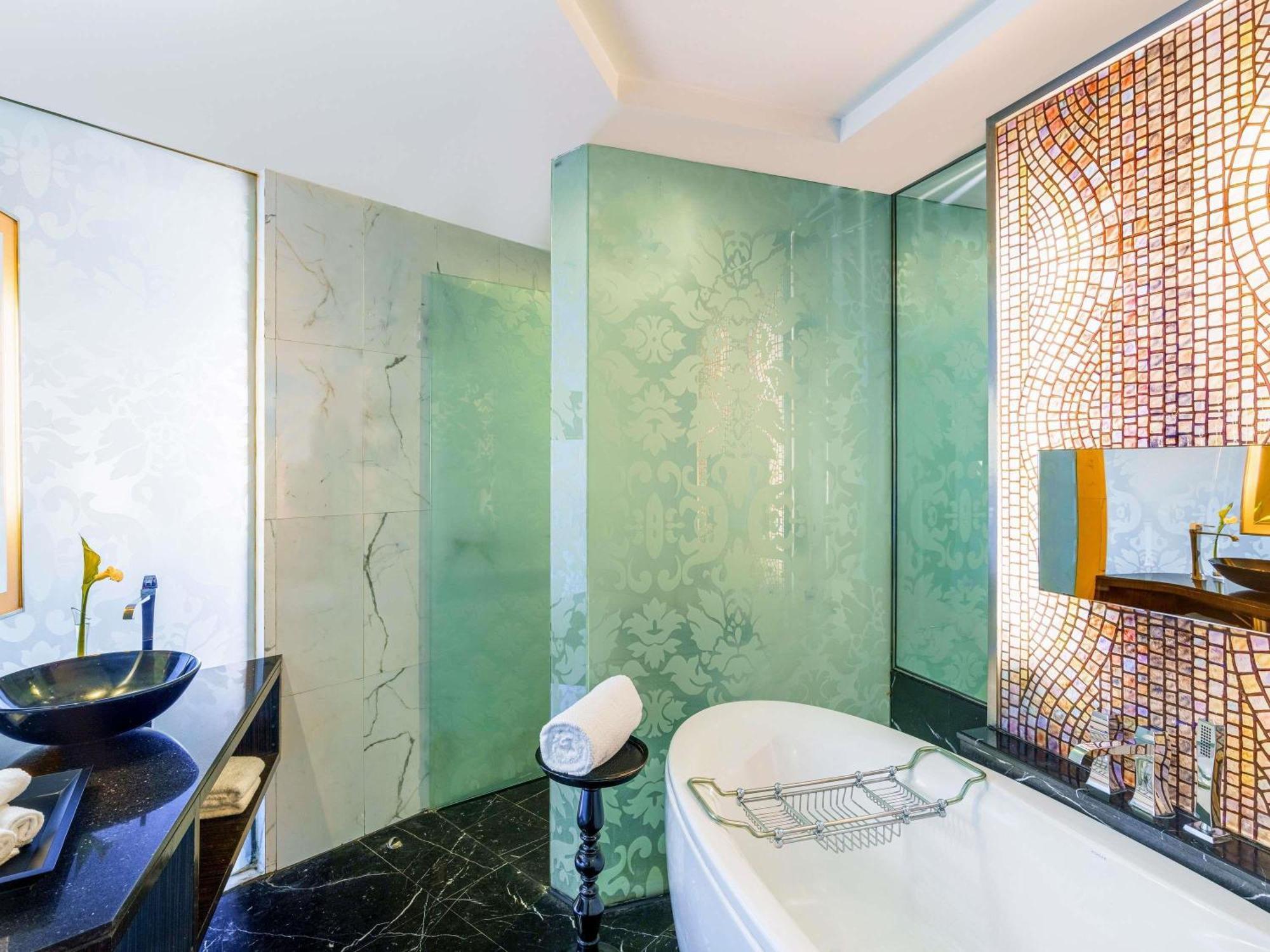 Luxury King Room
