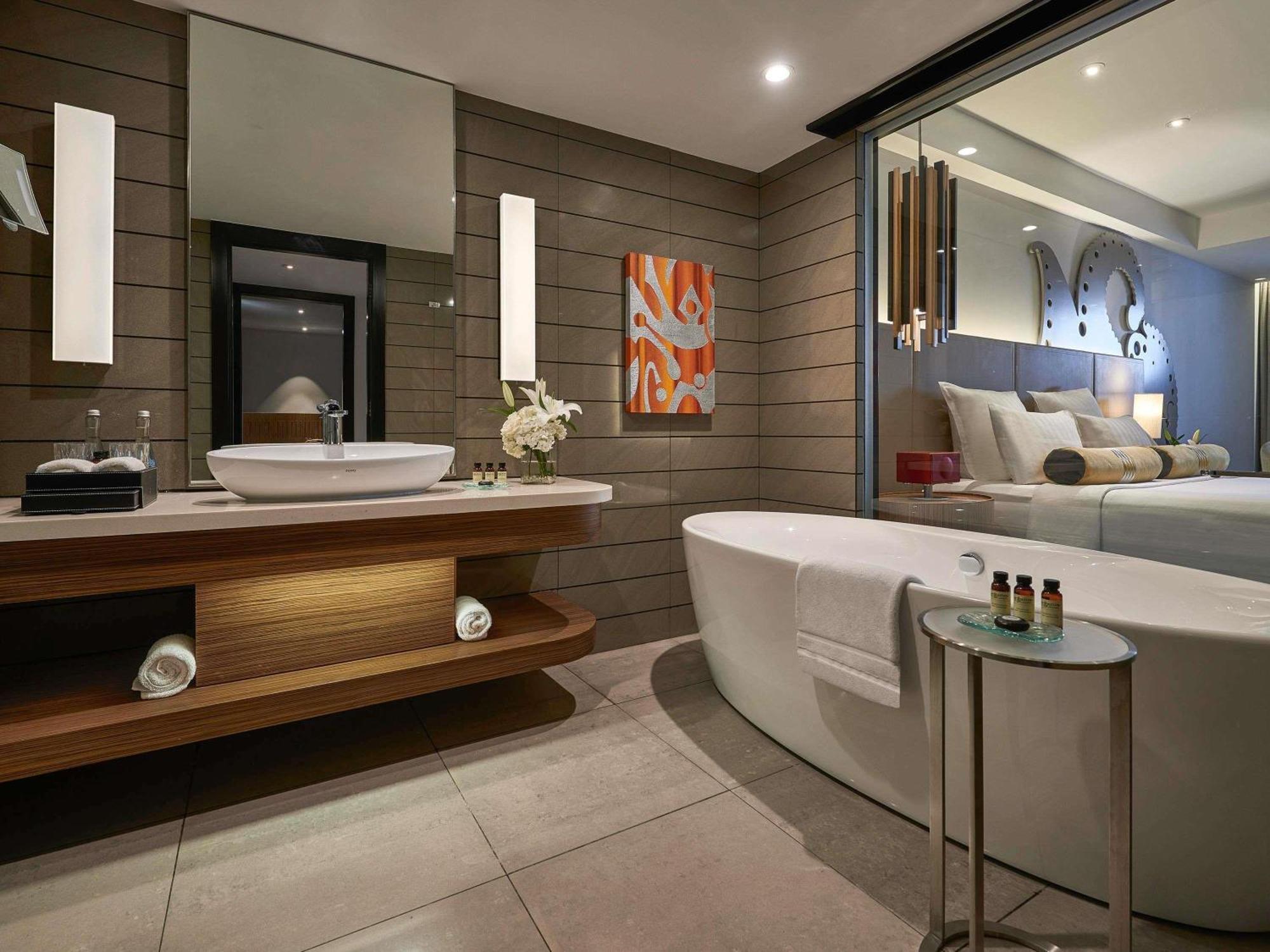 Grand Deluxe King Room