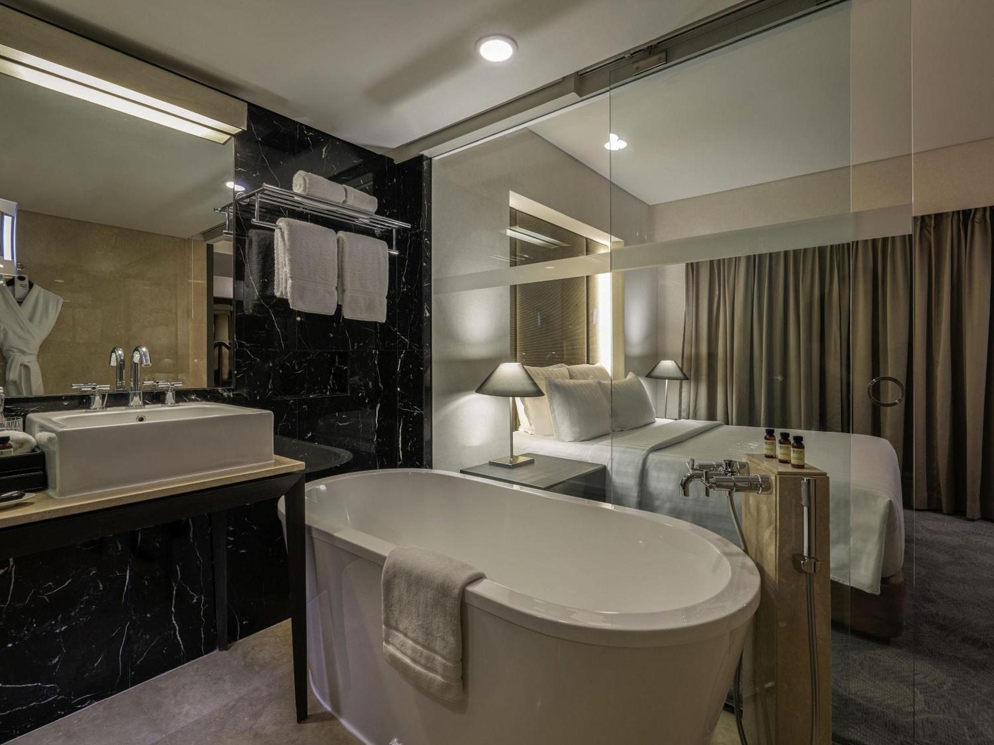 Deluxe King Room