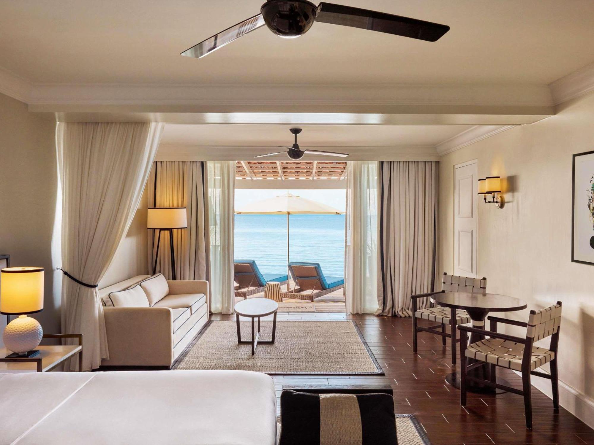 Beach Front King Suite Private deck